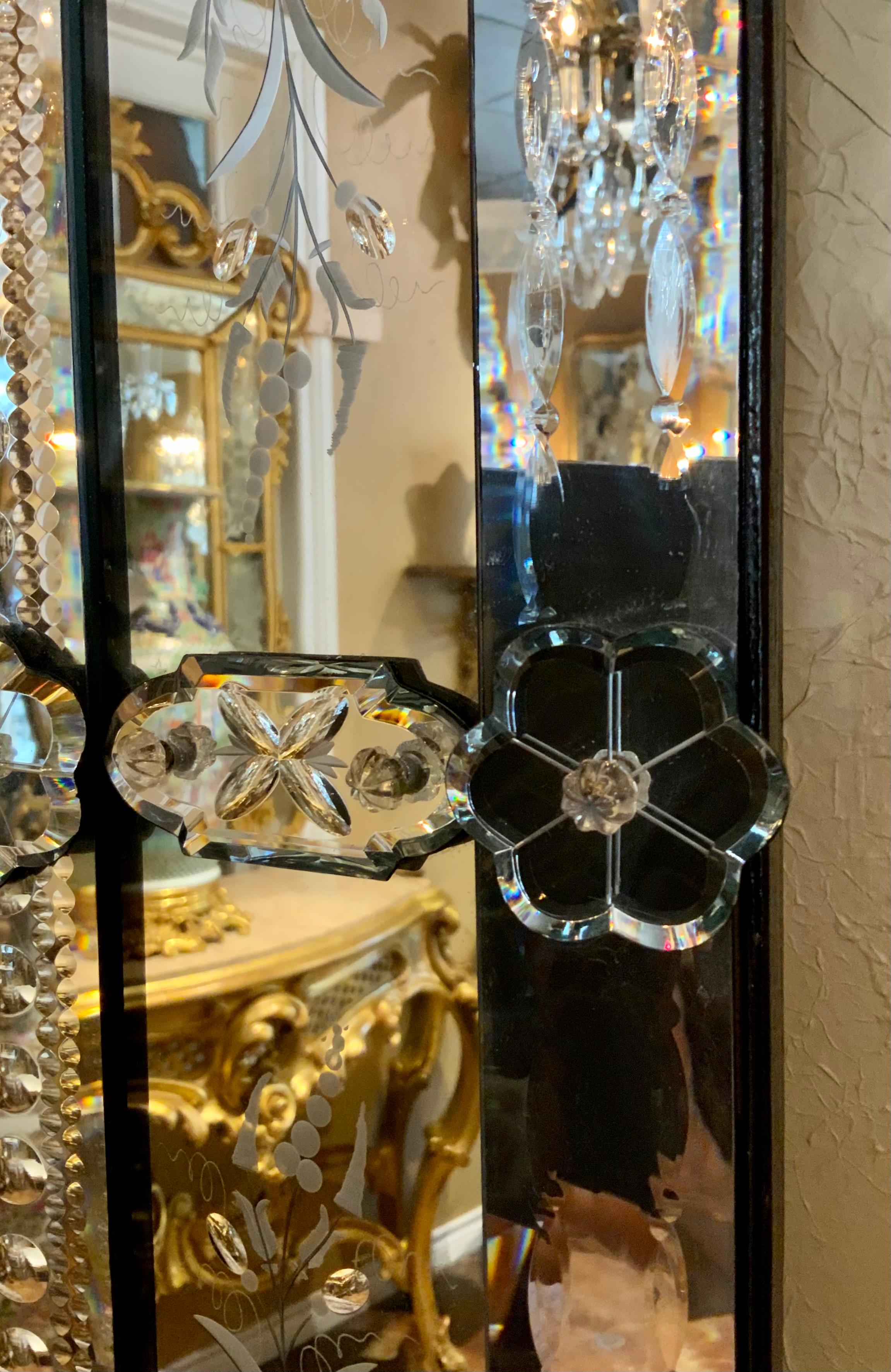 Monumental Venetian glass mirror In Excellent Condition For Sale In Houston, TX