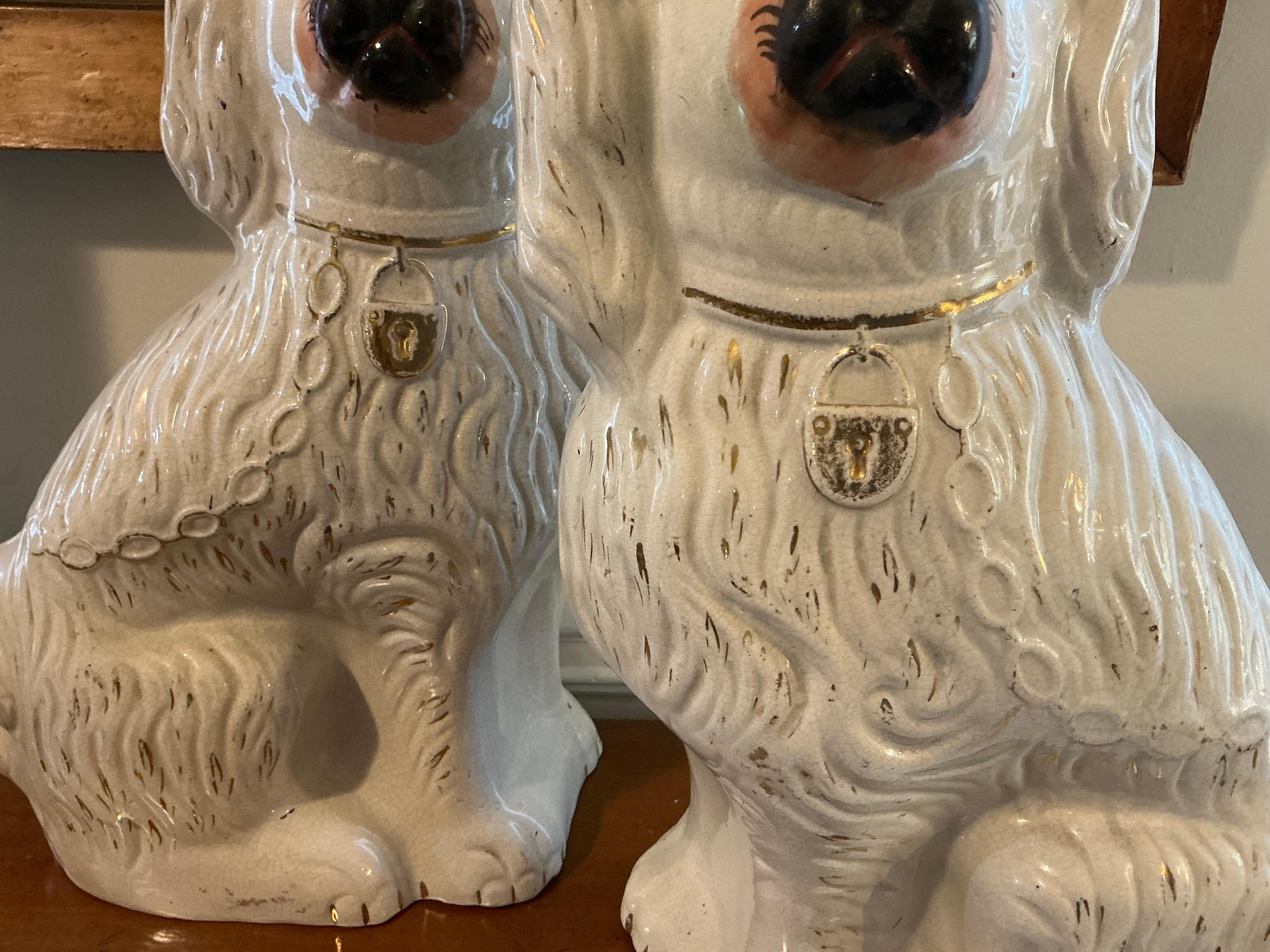 Monumentales Perros Spaniel de Cerámica Inglesa de Staffordshire de la Época Victoriana - Pareja Inglés en venta