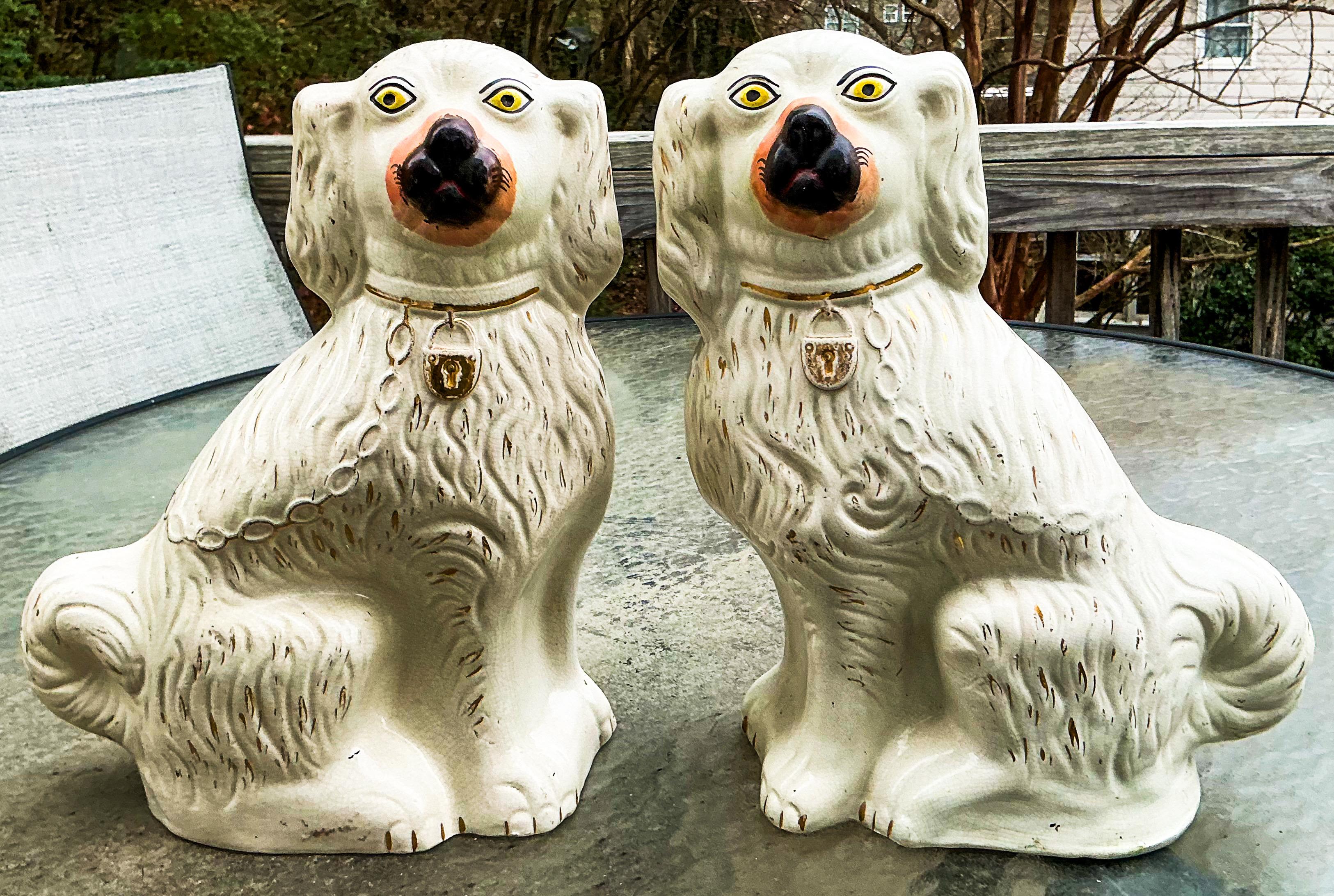 Monumentales Perros Spaniel de Cerámica Inglesa de Staffordshire de la Época Victoriana - Pareja en Bueno estado para la venta en Kennesaw, GA