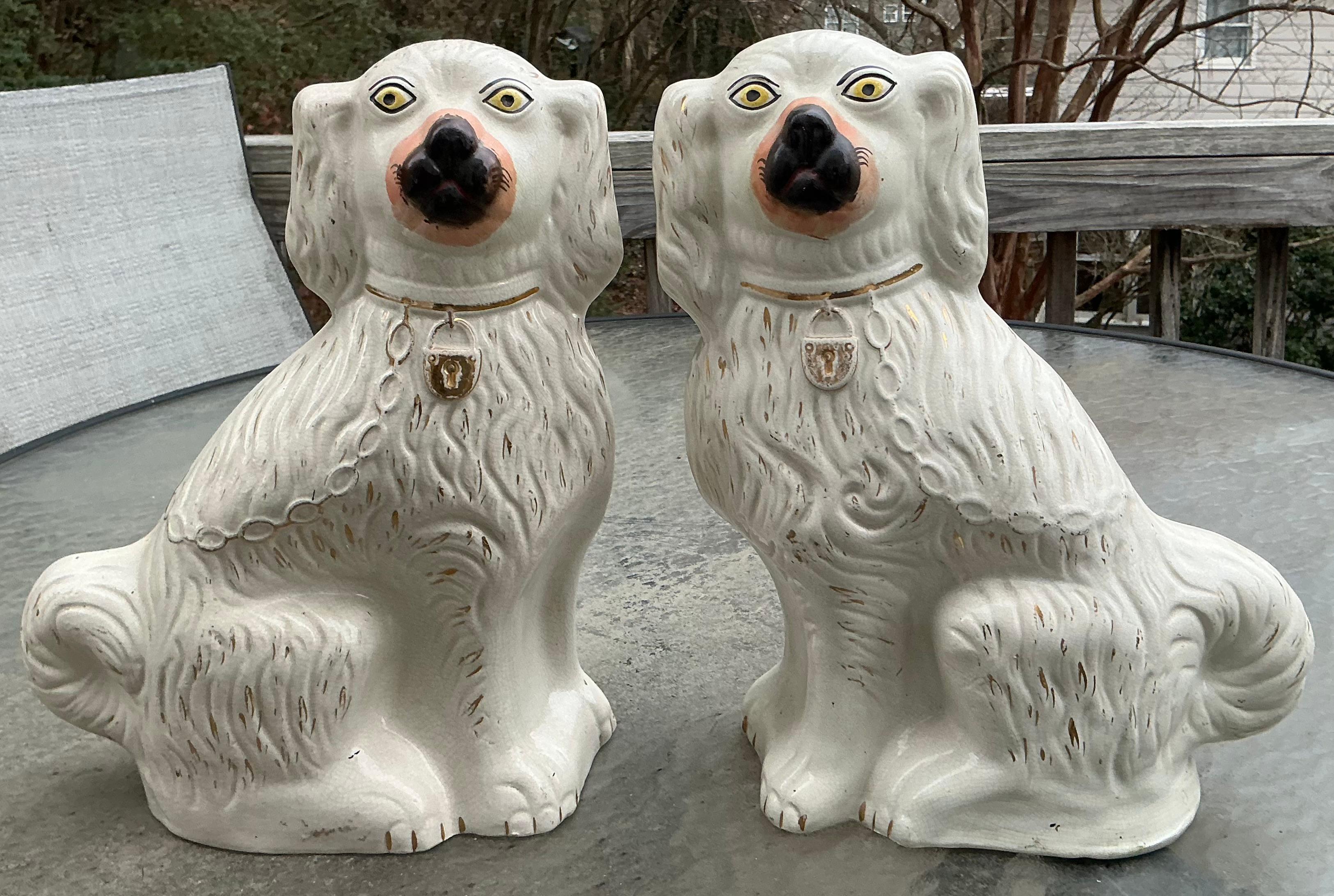 Monumentales Perros Spaniel de Cerámica Inglesa de Staffordshire de la Época Victoriana - Pareja siglo XIX en venta