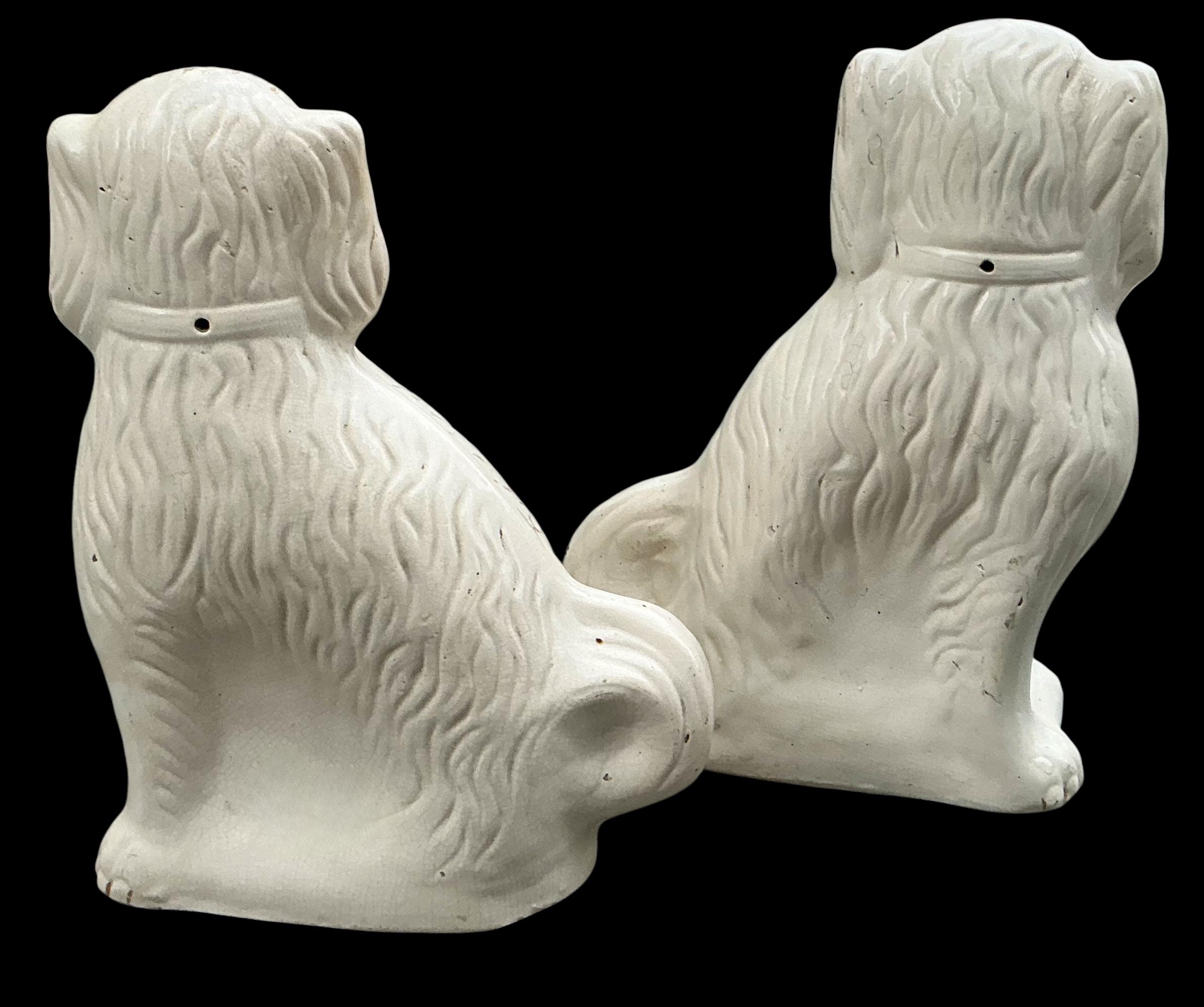 Monumentales Perros Spaniel de Cerámica Inglesa de Staffordshire de la Época Victoriana - Pareja en venta 2