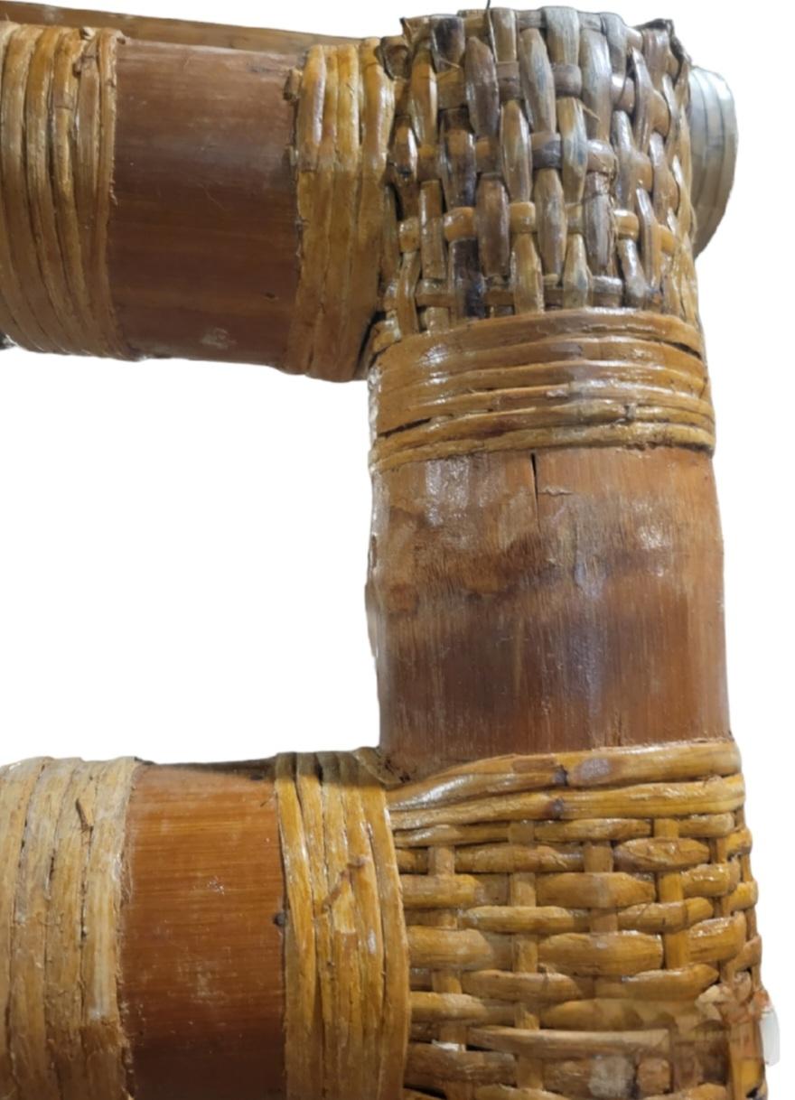 Un'incredibile struttura monumentale per letto a baldacchino in bambù di dimensioni reali.
Si tratta di un vero e proprio pezzo da esposizione, che farà invidia a tutti e darà un tocco di classe alla tua camera da letto. 
Il letto è costituito da un