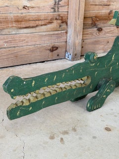 Scultura monumentale in legno raffigurante un alligatore della Florida, in stile folk art vintage