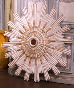 Monumentale specchio d'epoca italiano intagliato a raggiera a quattro livelli