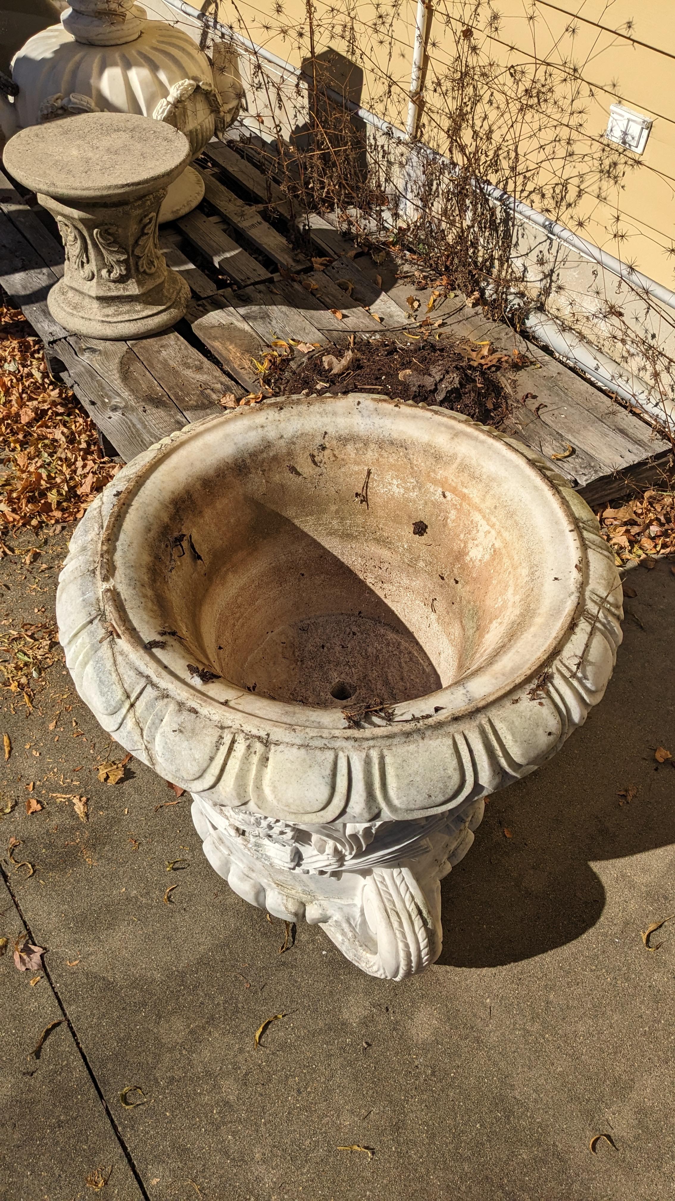 Monumental Jardinera Urna de Mármol Neoclásica Italiana Vintage Jardinera 42 en venta 5
