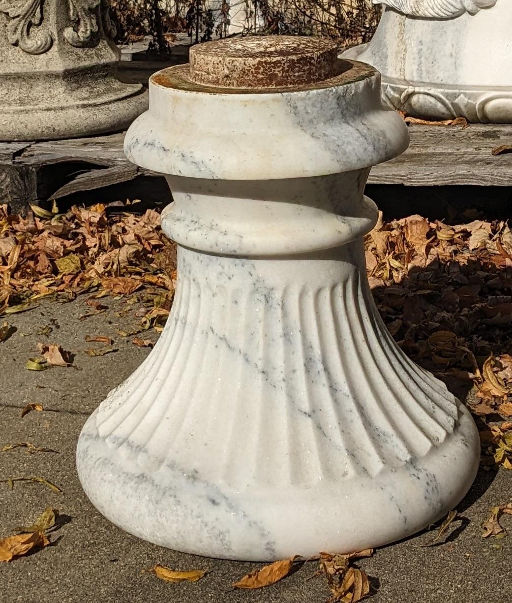 Monumental Jardinera Urna de Mármol Neoclásica Italiana Vintage Jardinera 42 siglo XX en venta