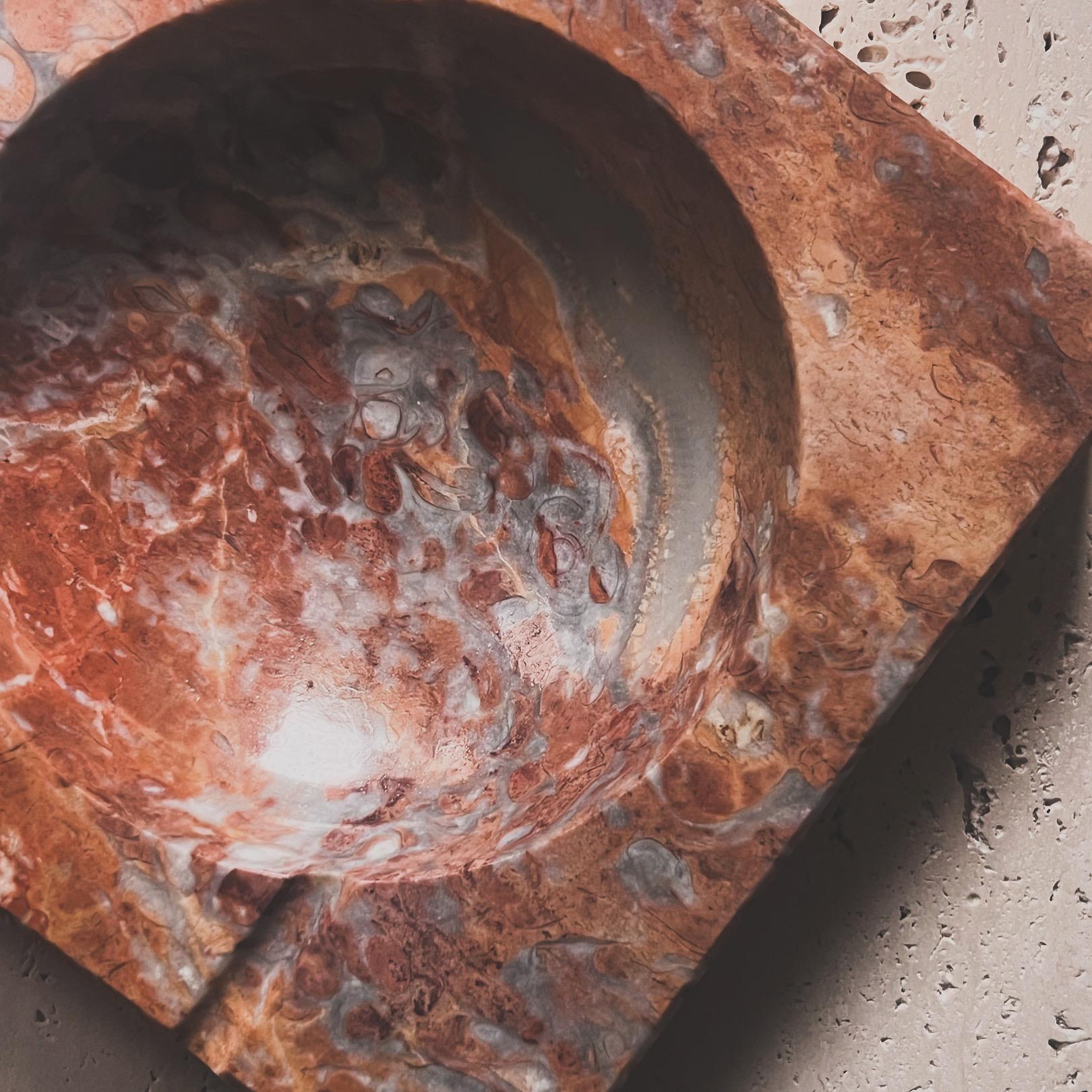 Monumental vintage Italian pink marble ashtray, circa 1960 5