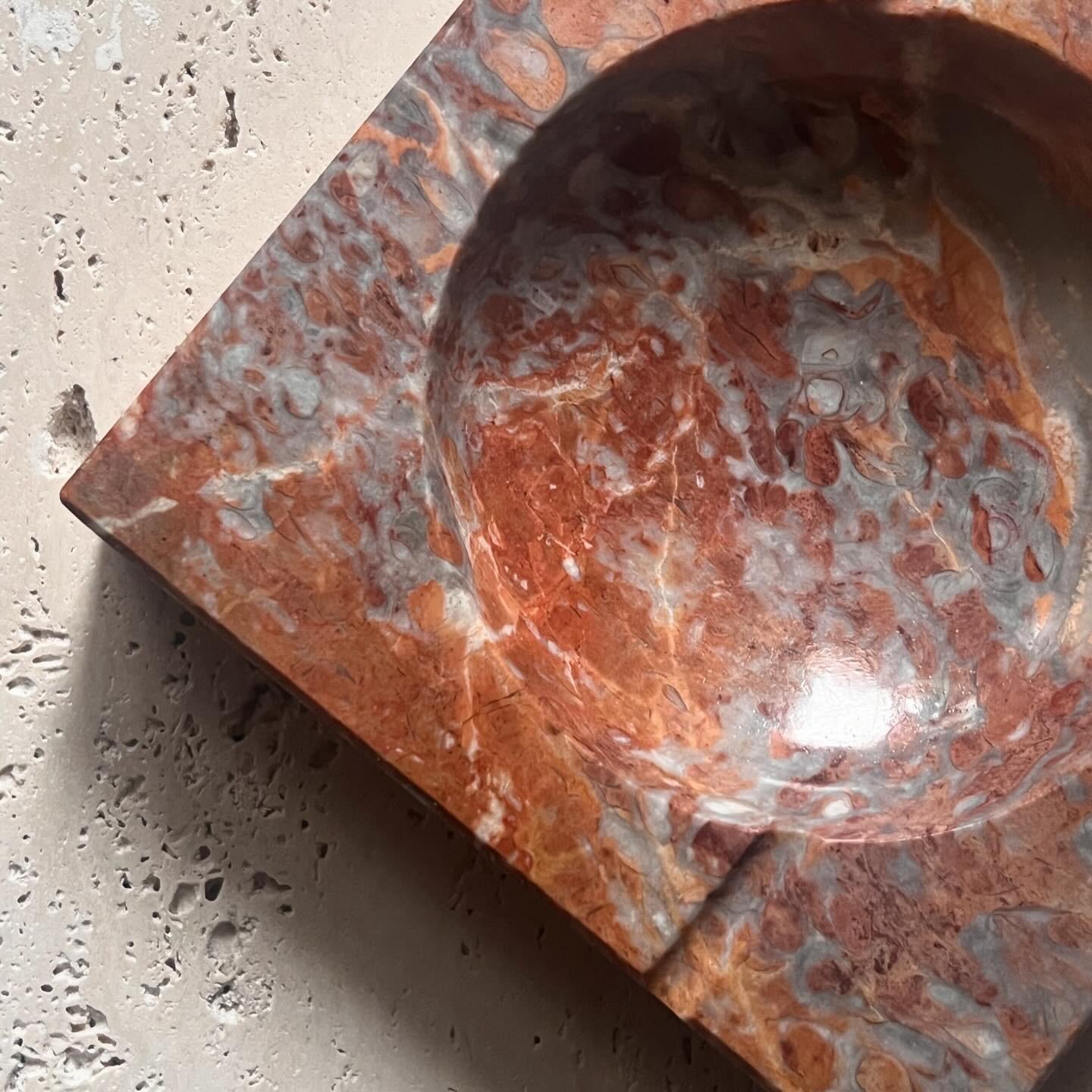 Hand-Carved Monumental vintage Italian pink marble ashtray, circa 1960