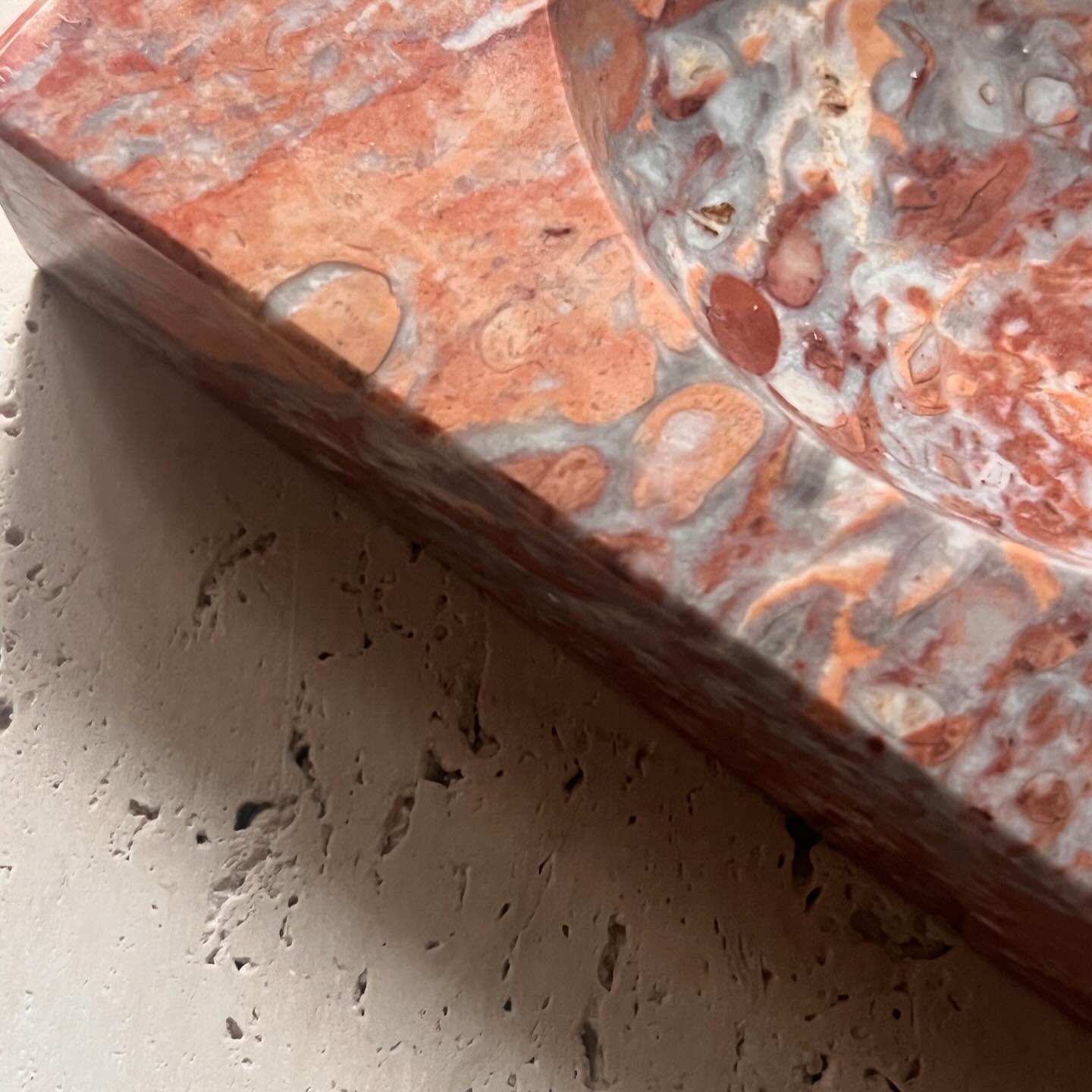 Monumental vintage Italian pink marble ashtray, circa 1960 In Good Condition In View Park, CA