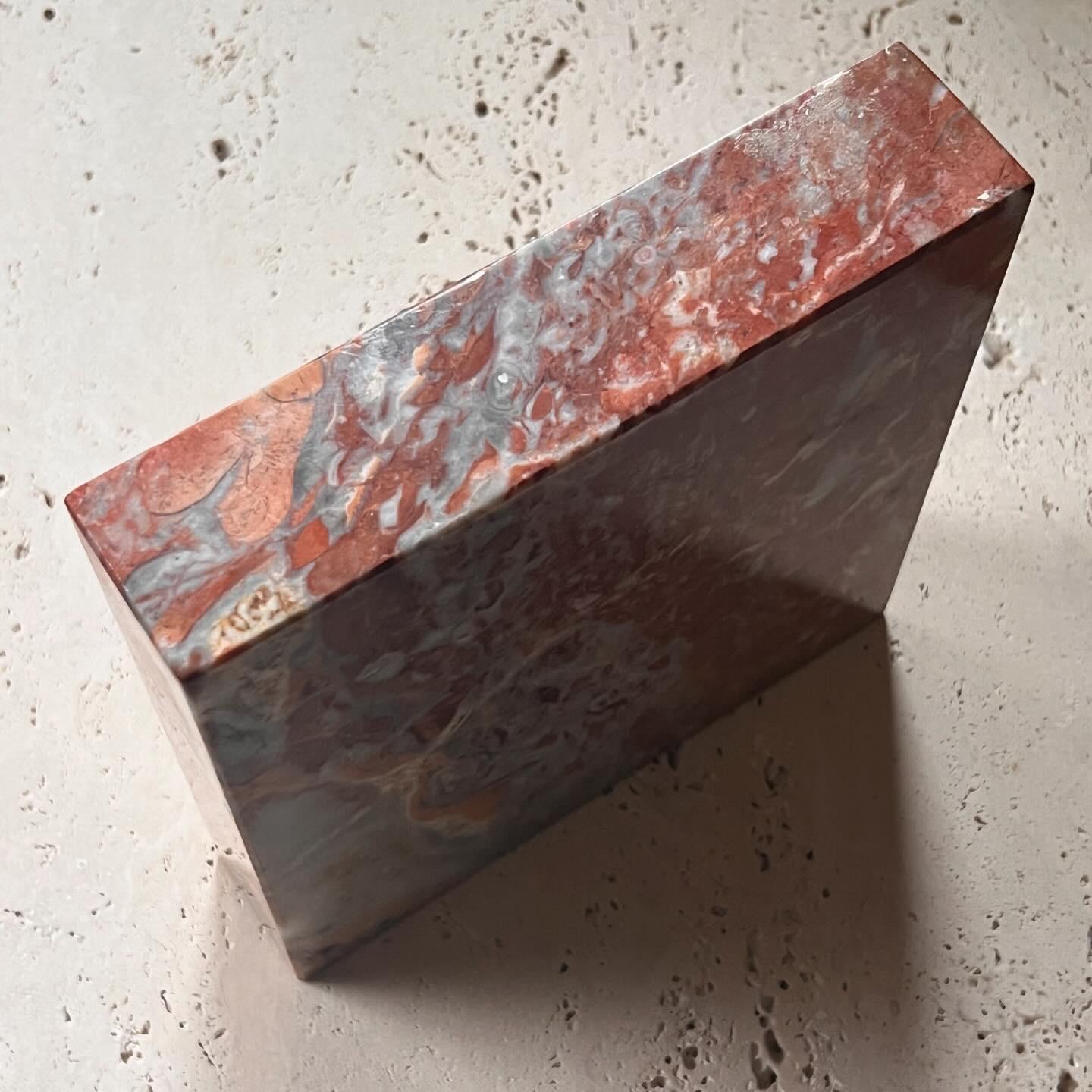 Monumental vintage Italian pink marble ashtray, circa 1960 2