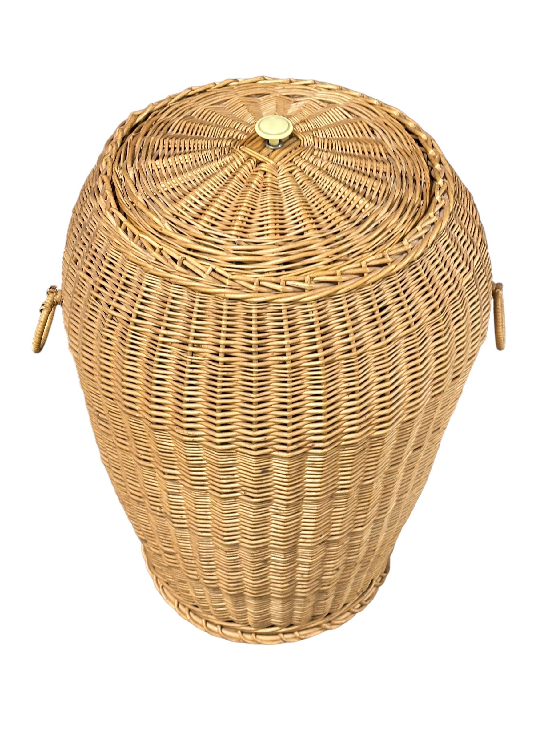 Offered is an absolutely stunning xxlarge 1960s vintage wicker laundry basket hamper with lid and wicker handles. Overall very good vintage condition with light ware consistent with age and use. Found at an Estate Sale in Nuremberg, Germany. A nice
