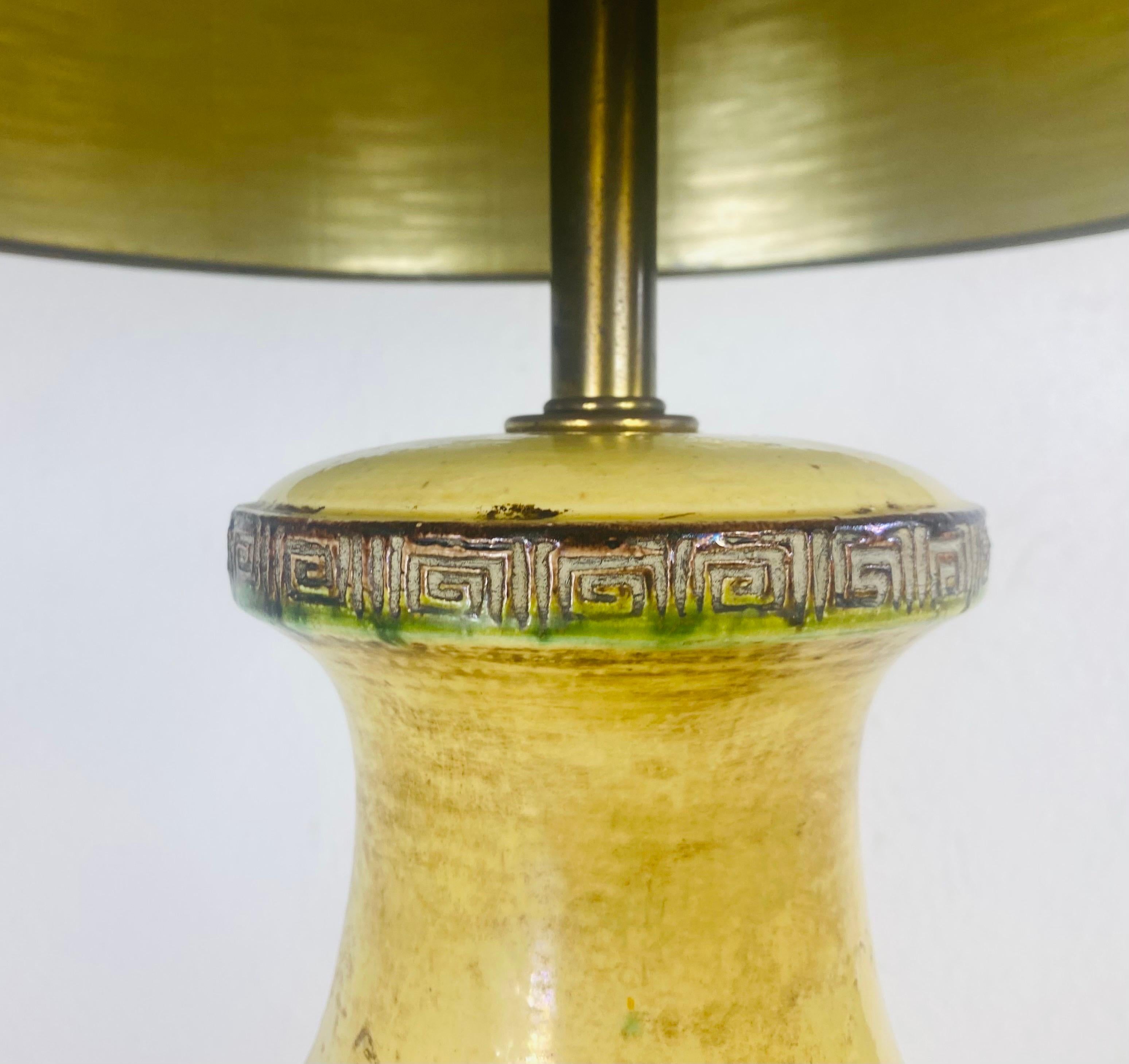 Anglo Raj Poterie monumentale vintage  Lampe de table de style asiatique d'après James Mont en vente