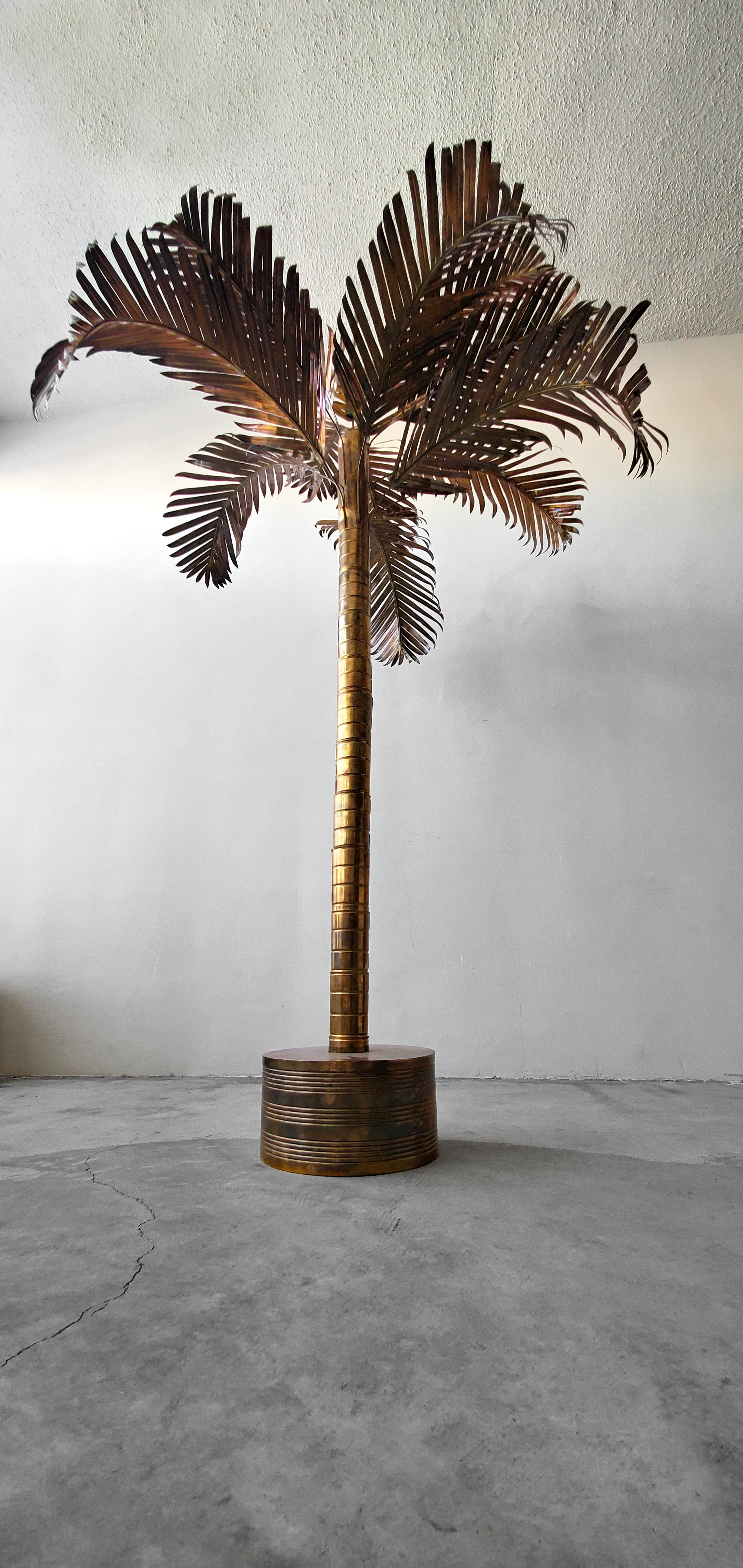 Gorgeous Regency style, vintage brass palm tree. Beautiful, varying degrees of patina, adding contrast and interest. This tree is large, measuring over 8ft, perfect size to be used as a retail fixture or in a home with high ceilings.

Tree is in