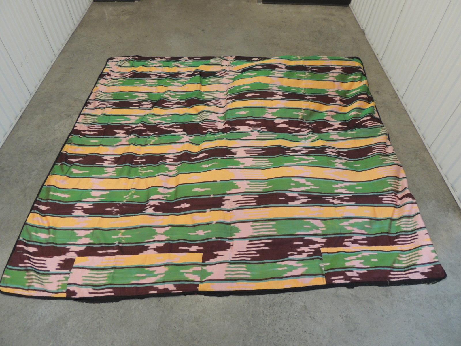Monumental vintage yellow and green silk Ikat panel,
a few pieces sewn together to create this large cloth.
Finished edges all around.
In shades of green, yellow, purple and light pink.
Ideal for pillows, wall hanging or table cloth.
Size: 78
