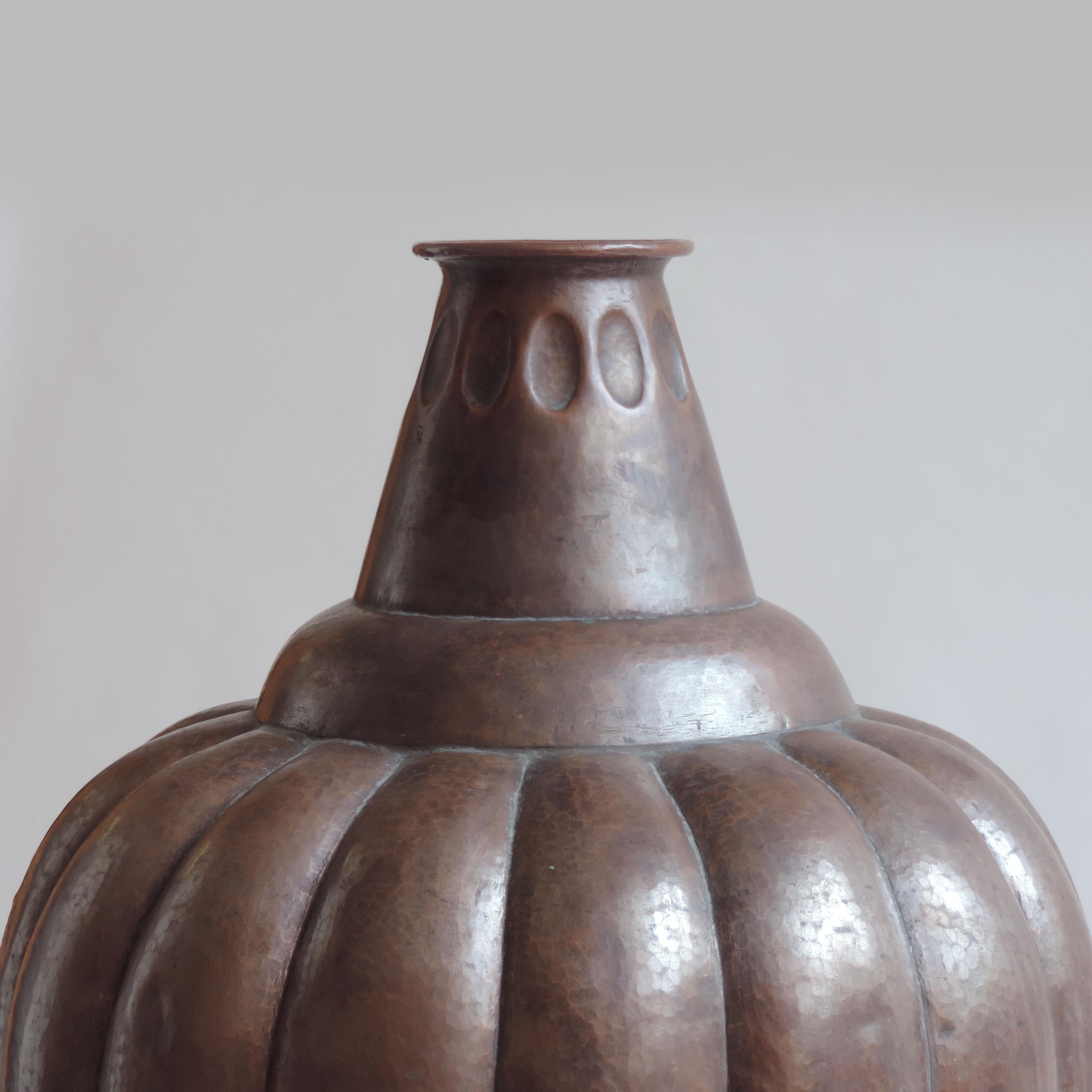 Monumental Vittorio Zecchin Hammered Copper Vase, Italy, 1925 2