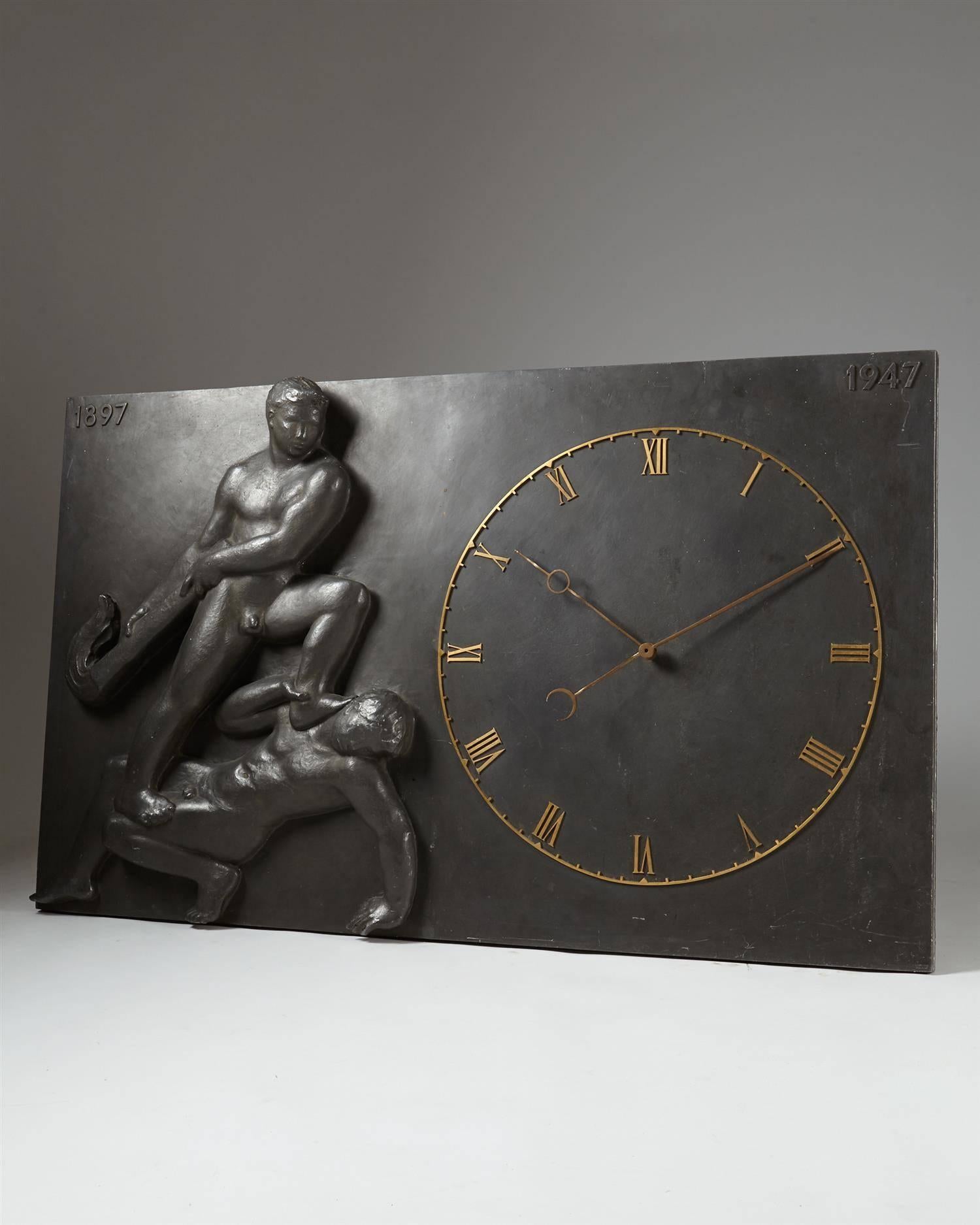 Monumental wall clock, anonymous,
Denmark. 1947.

Pewter and brass.

Measurements: 
H: 78 cm/ 30 3/4''
L: 130 cm/ 51 1/4''