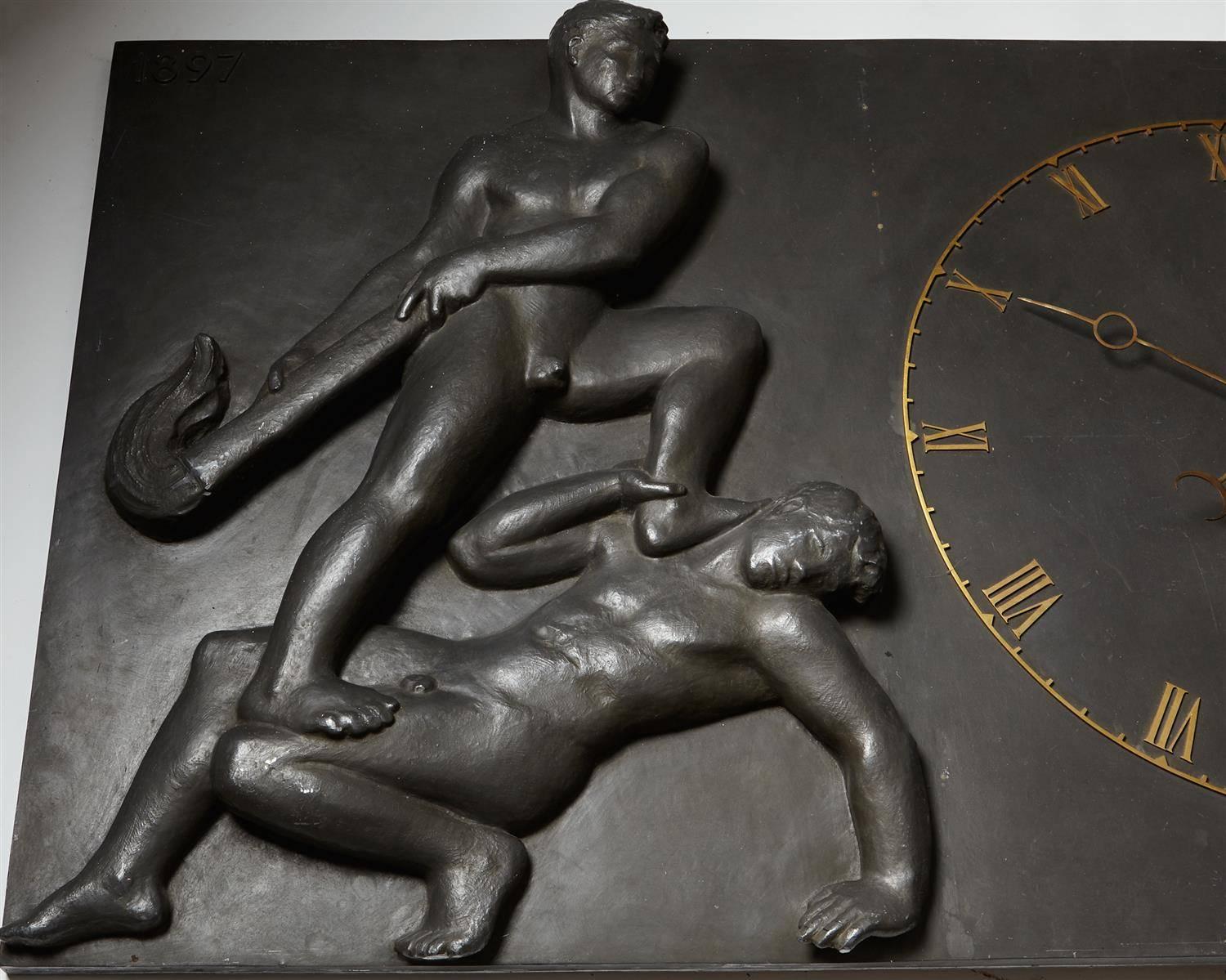 Milieu du XXe siècle Horloge murale scandinave vintage - Danemark, 1947 Figures en fonte et détails en laiton en vente