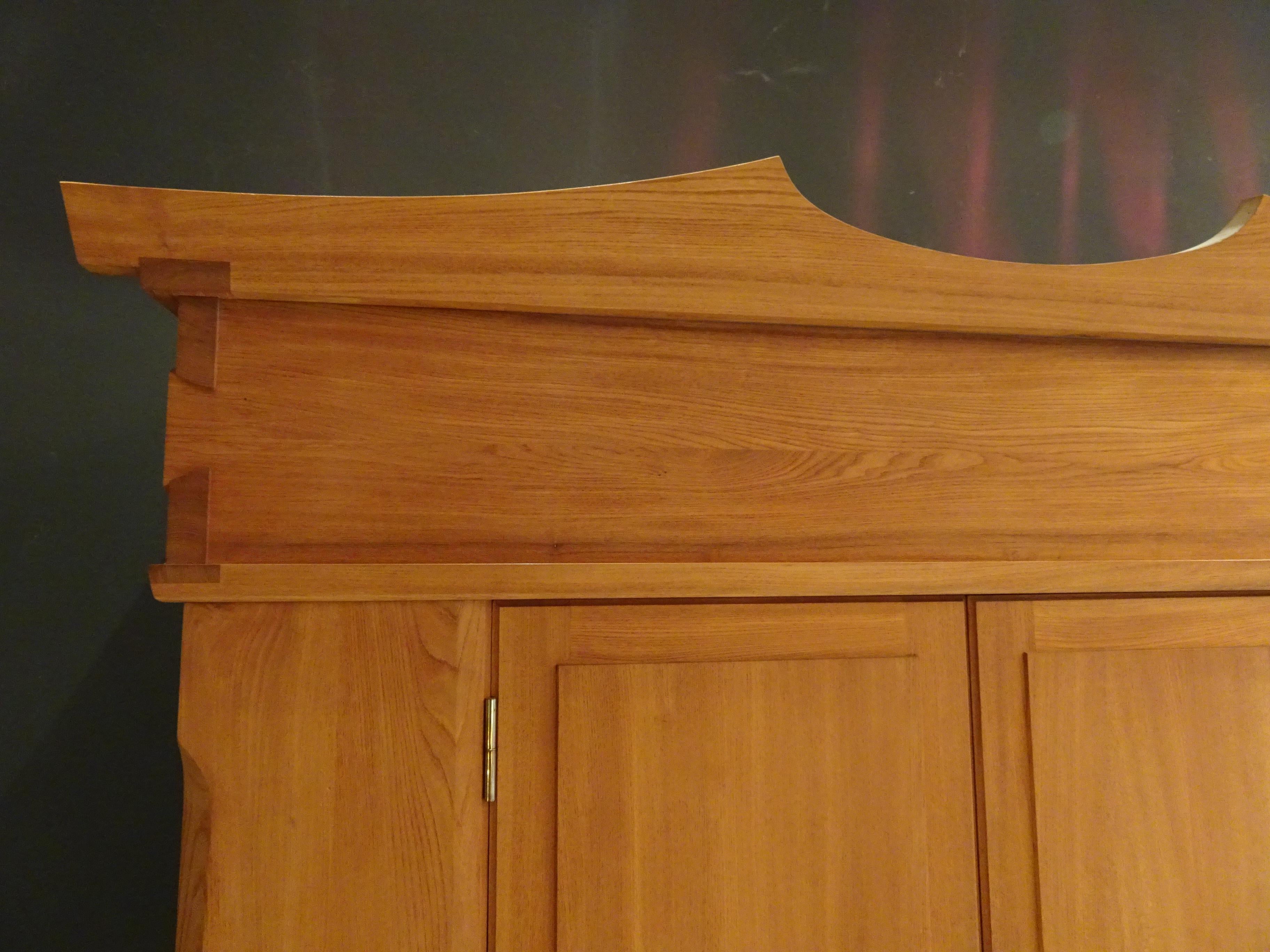 Monumental Wardrobe of Pierre Chapo R 02 B in French Elm of 1970 In Good Condition In lyon, FR