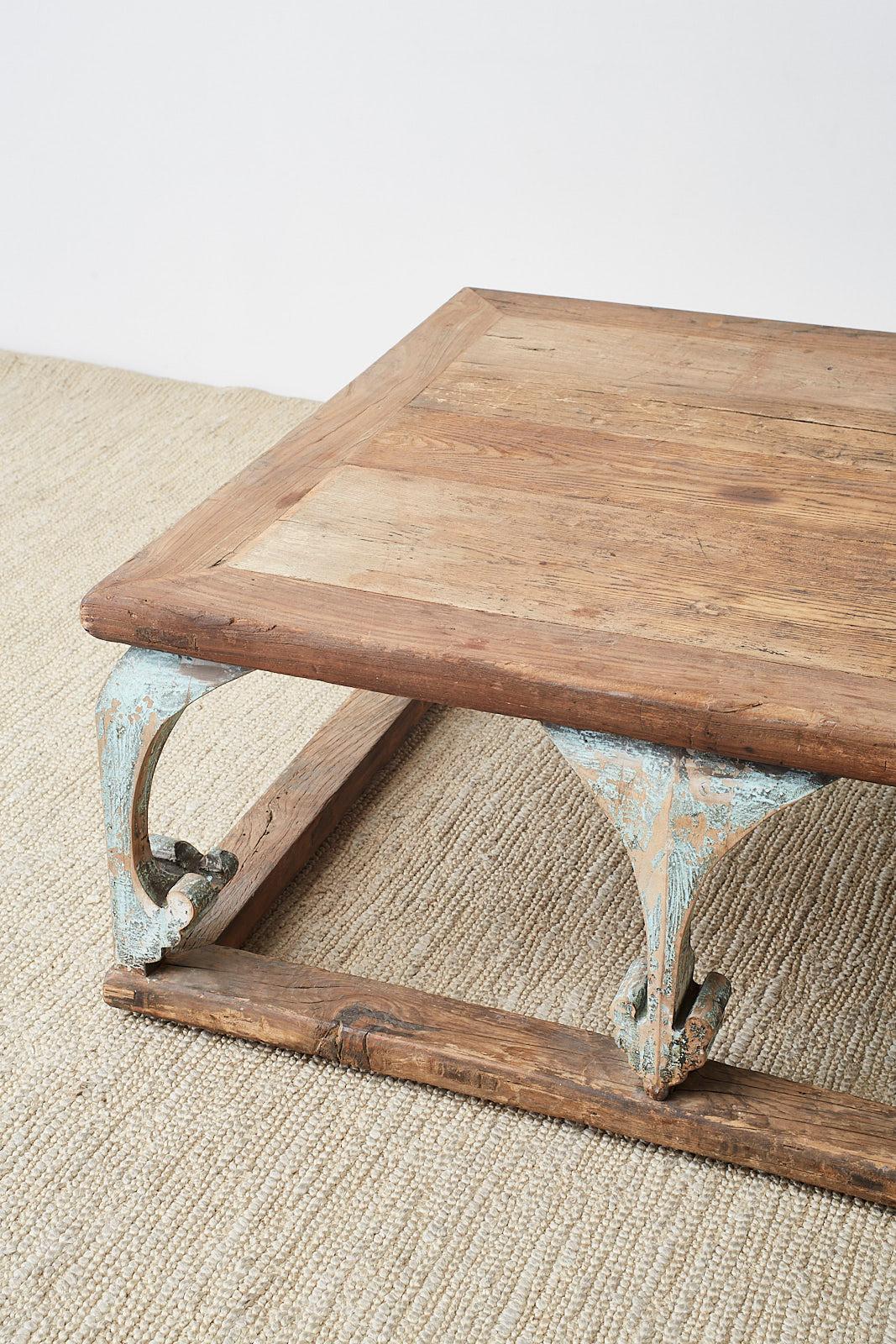 Monumental Weathered Pine Coffee Cocktail Table In Distressed Condition In Rio Vista, CA