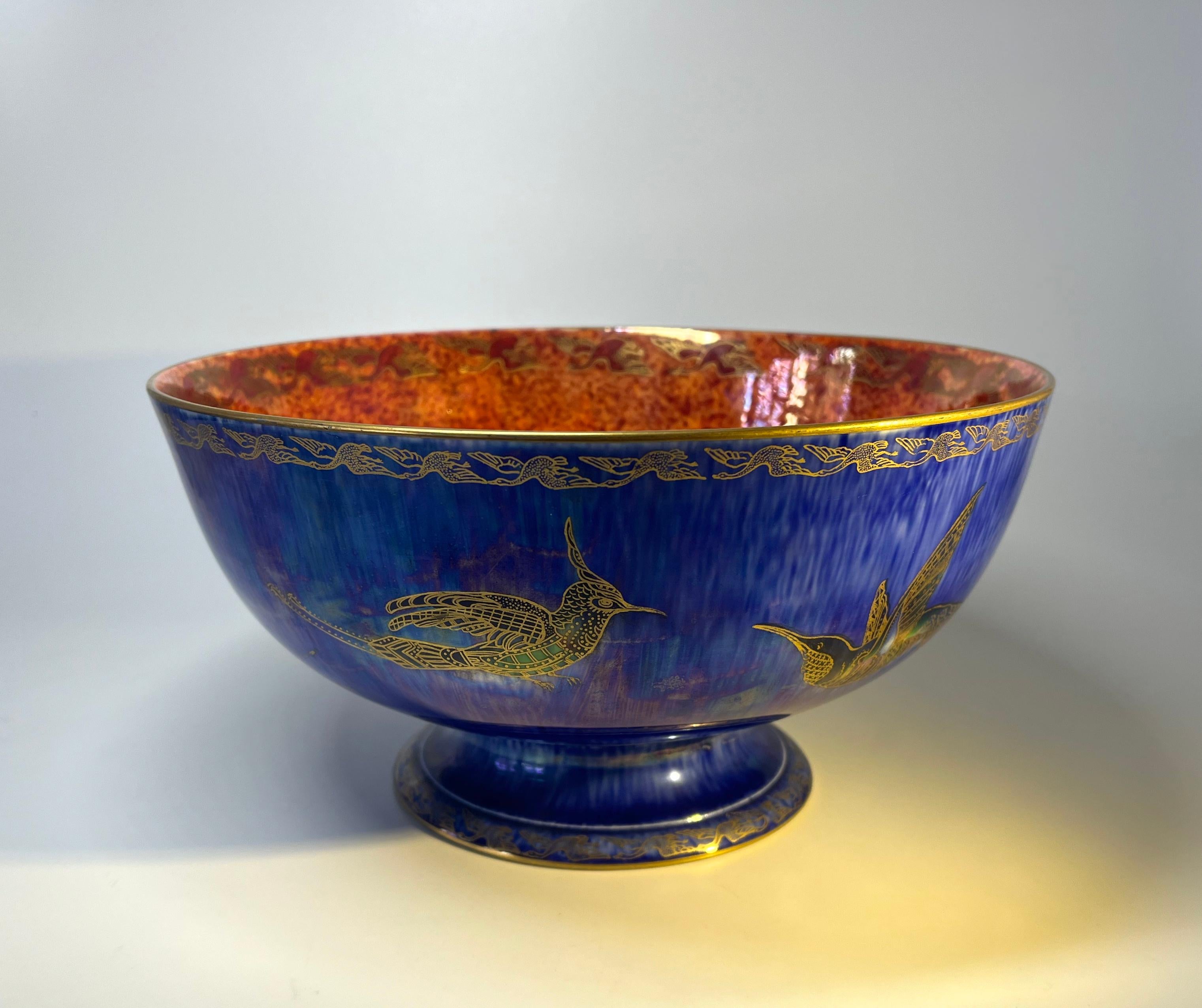 Monumental Wedgwood Ordinary Lustre Footed Bowl By Daisy Making-Jones In Good Condition For Sale In Rothley, Leicestershire