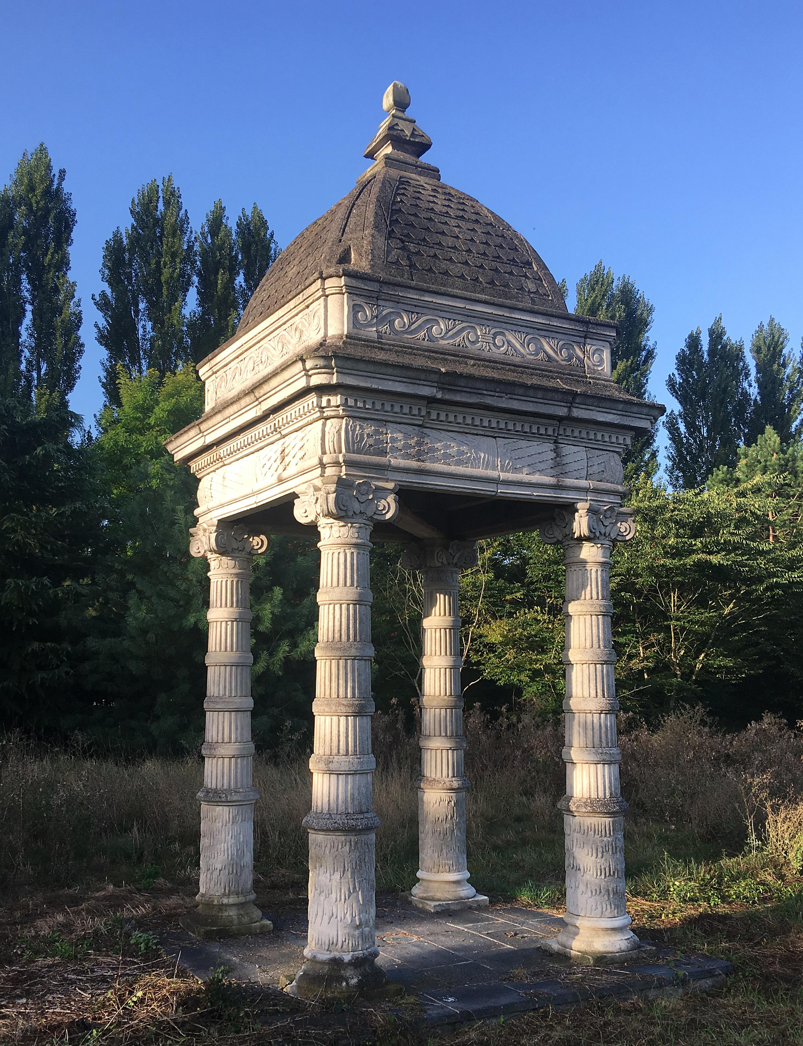 Napoleon III Monumental Well in the Louis XIV Style, 20th Century For Sale