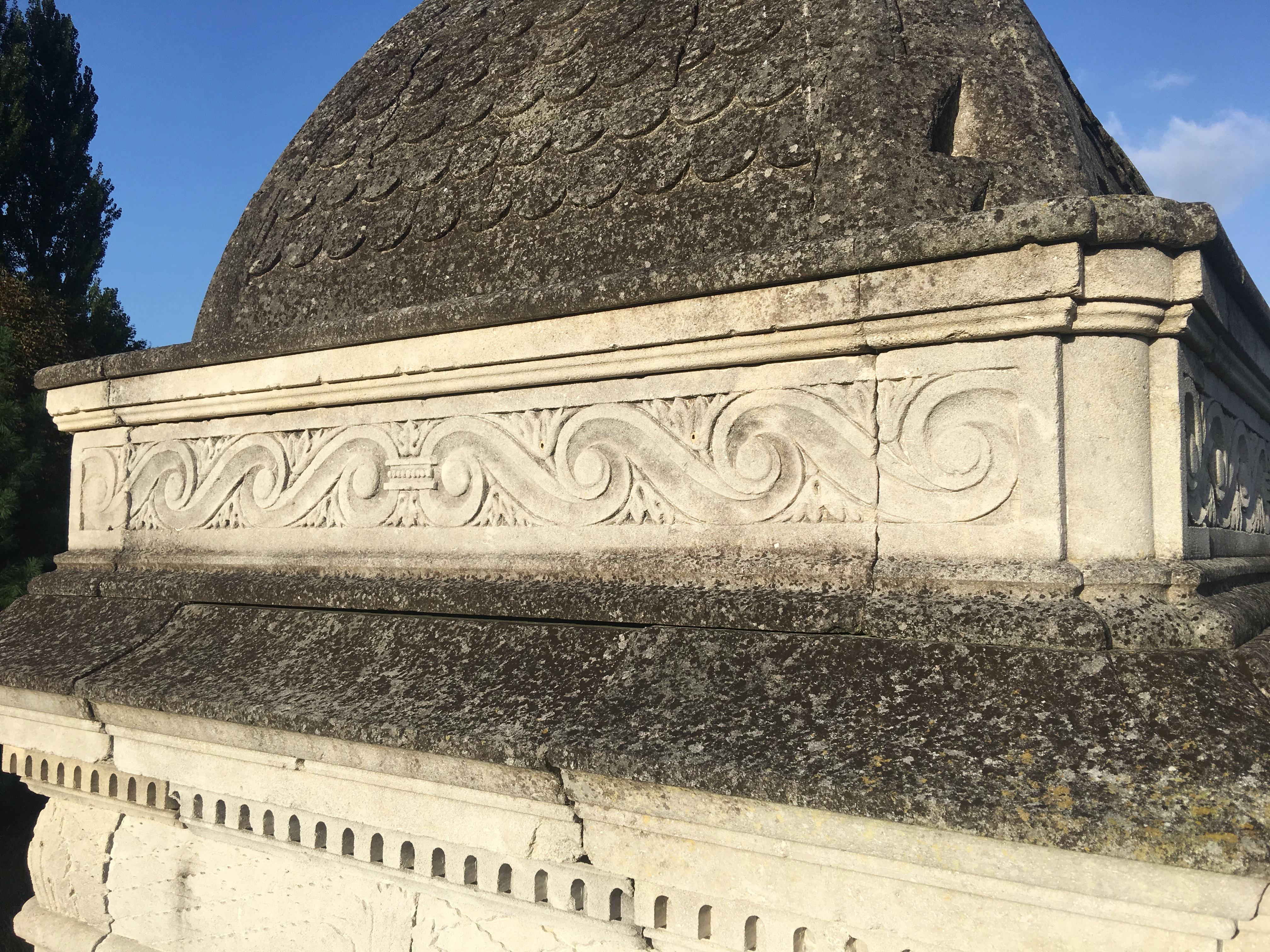 French Monumental Well in the Louis XIV Style, 20th Century For Sale