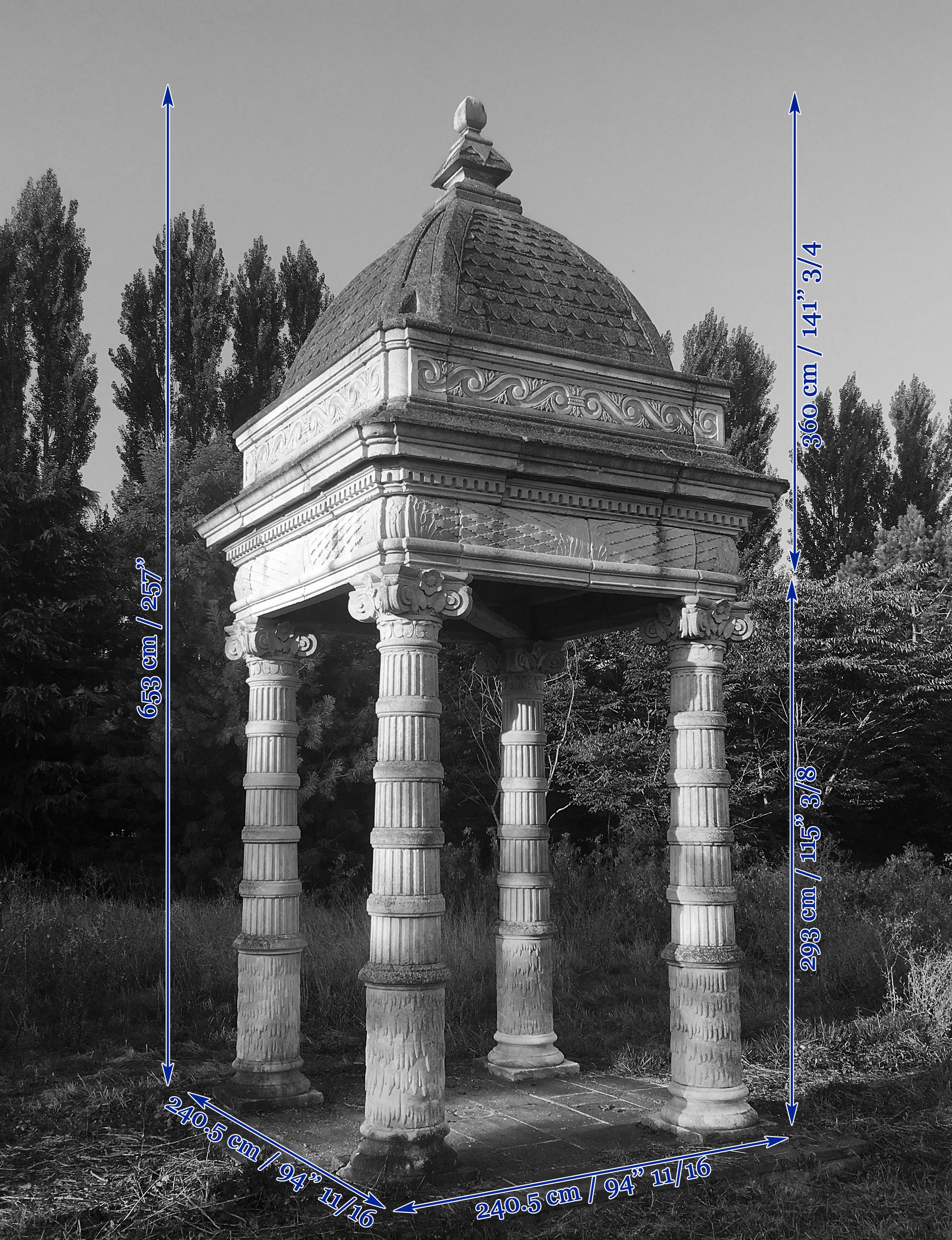Monumental Well in the Louis XIV Style, 20th Century For Sale 1