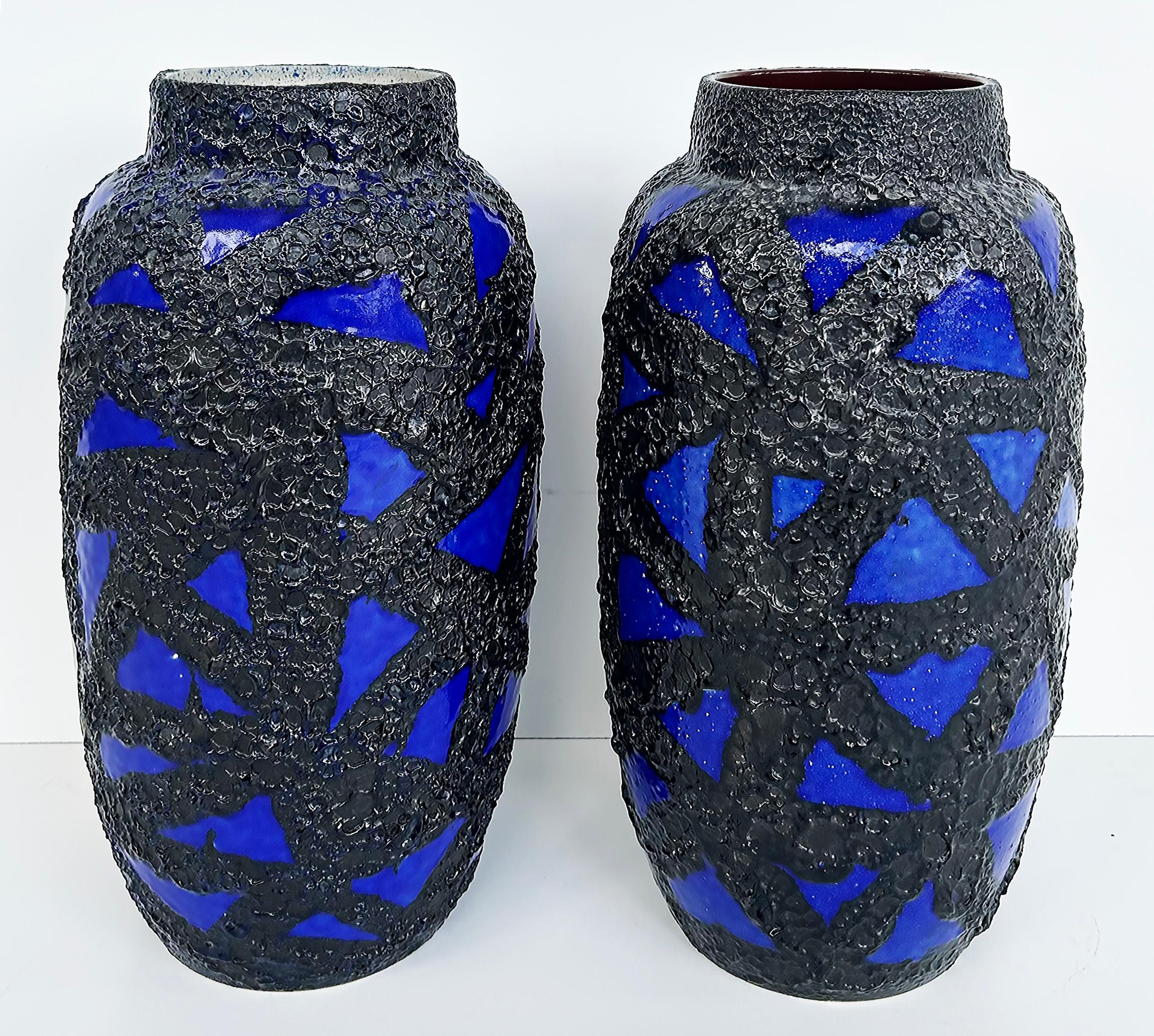 Monumentale westdeutsche Lavaglasur-Fischvasen aus Keramik mit Lavaglasur, farbenfrohes Paar im Angebot 4