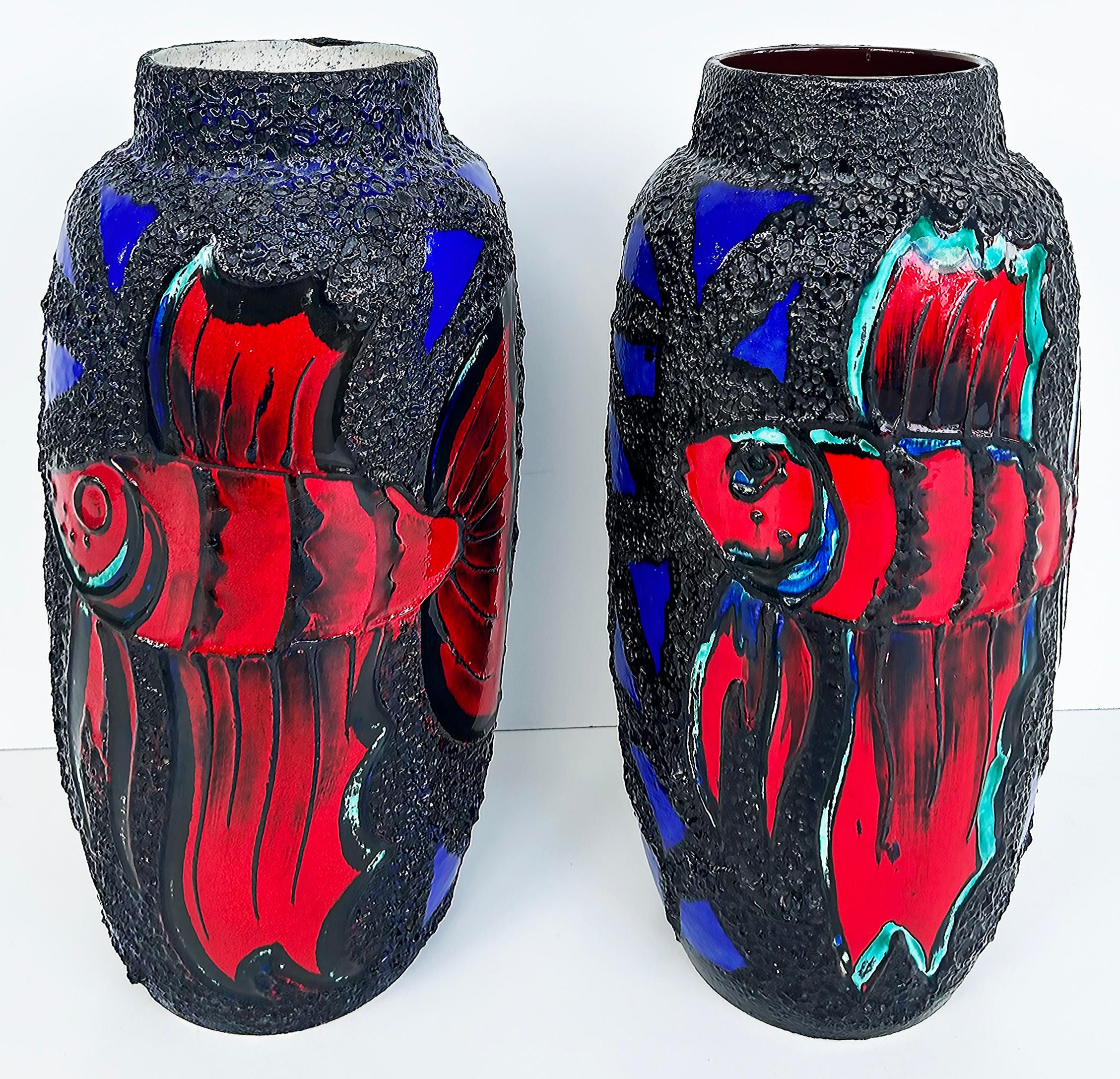 Monumentale westdeutsche Lavaglasur-Fischvasen aus Keramik mit Lavaglasur, farbenfrohes Paar im Angebot 5