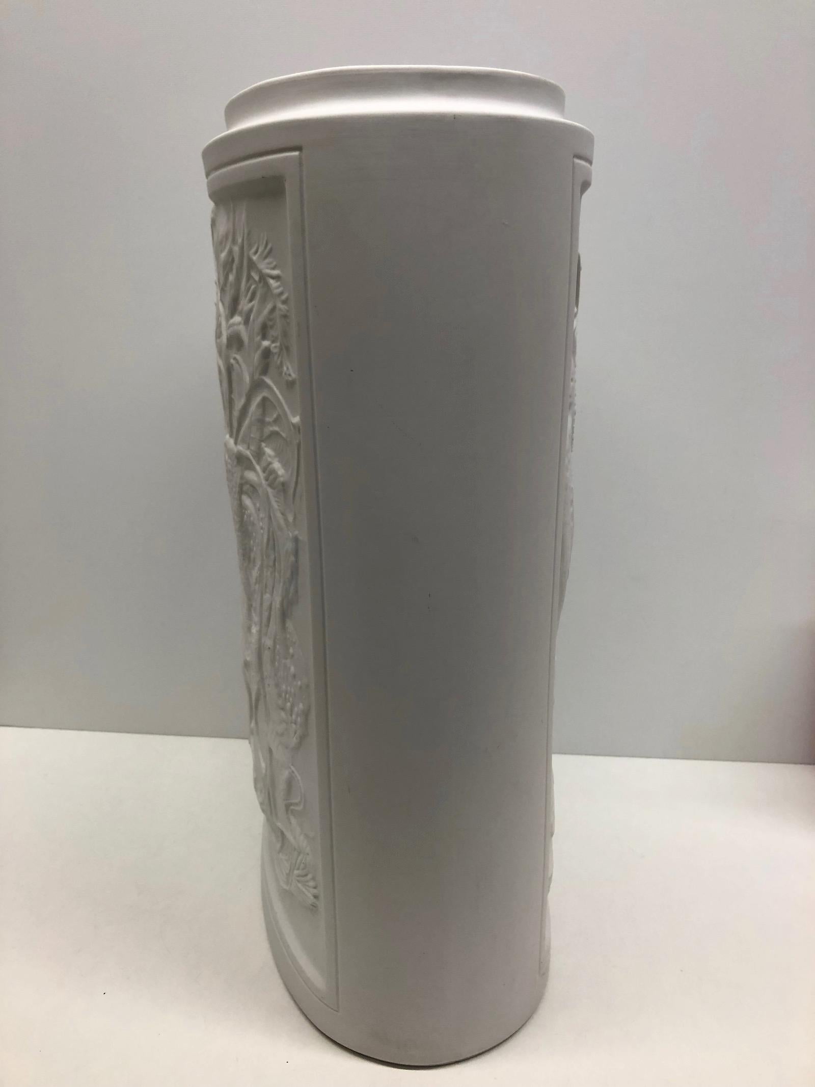 Monumental vase ou porte-parapluies biscuits blanc en porcelaine, Allemagne, années 1960 en vente 7