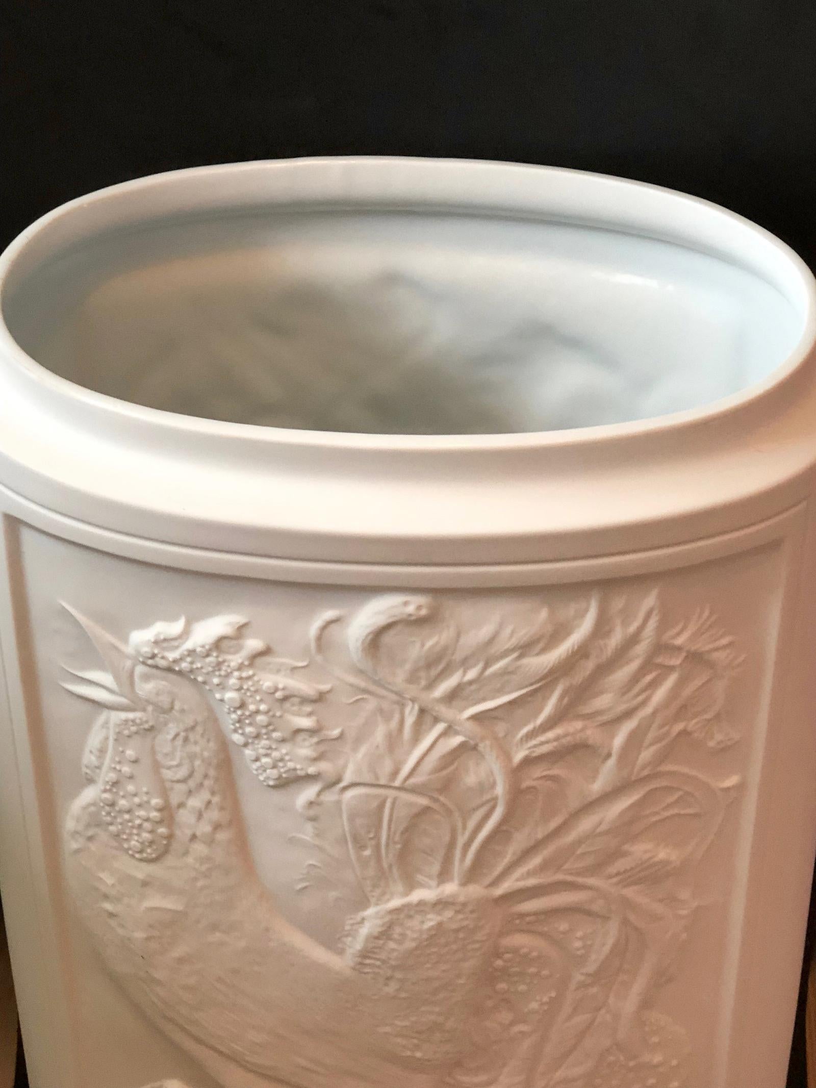 Vaso o portaombrelli monumentale in porcellana bianca di bisquit, Germania, anni '60 In condizioni buone in vendita a Nuernberg, DE