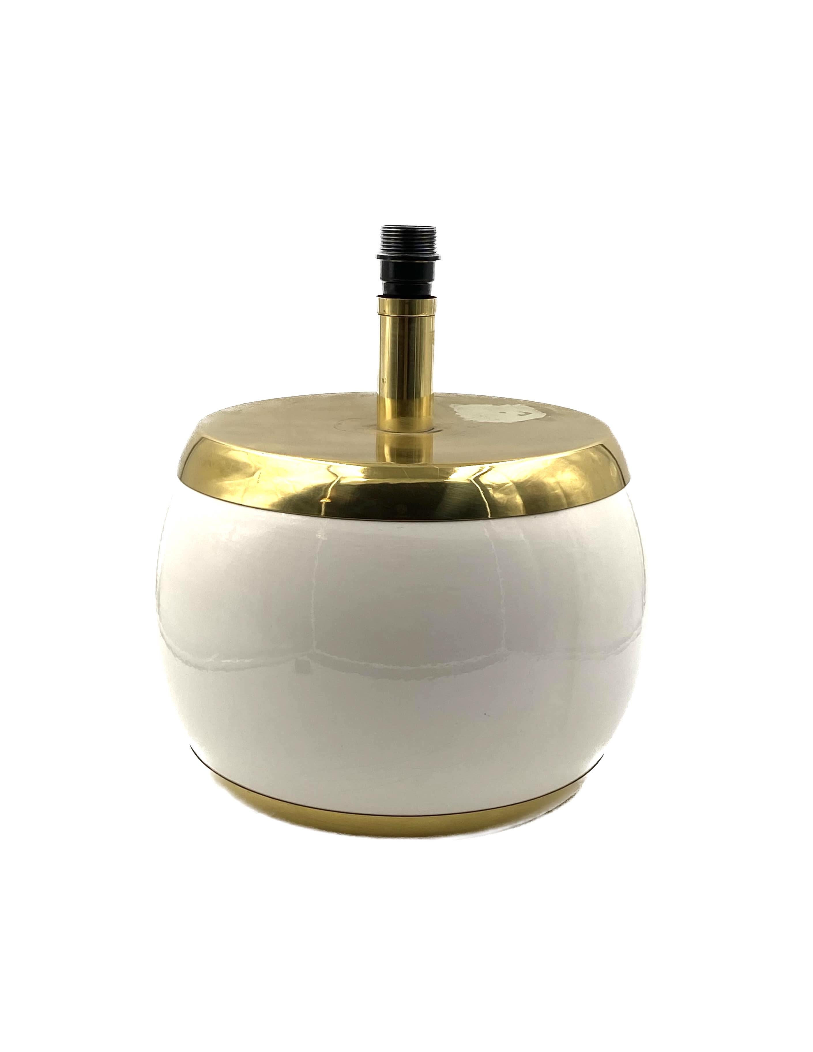 Monumental white ceramic and brass lamp base, Italy 1970s For Sale 4