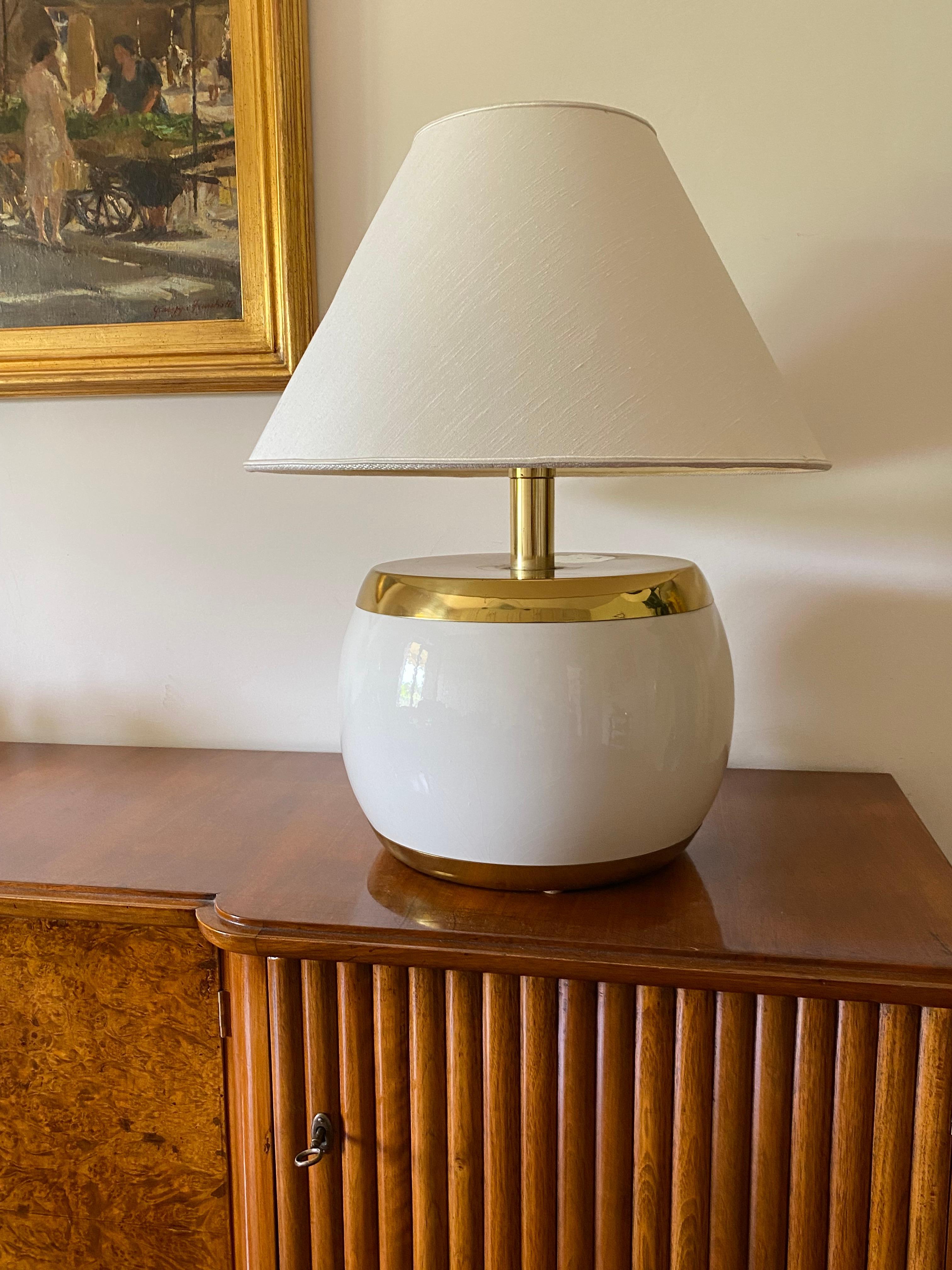 Monumental white ceramic and brass lamp base, Italy 1970s In Excellent Condition For Sale In Firenze, IT