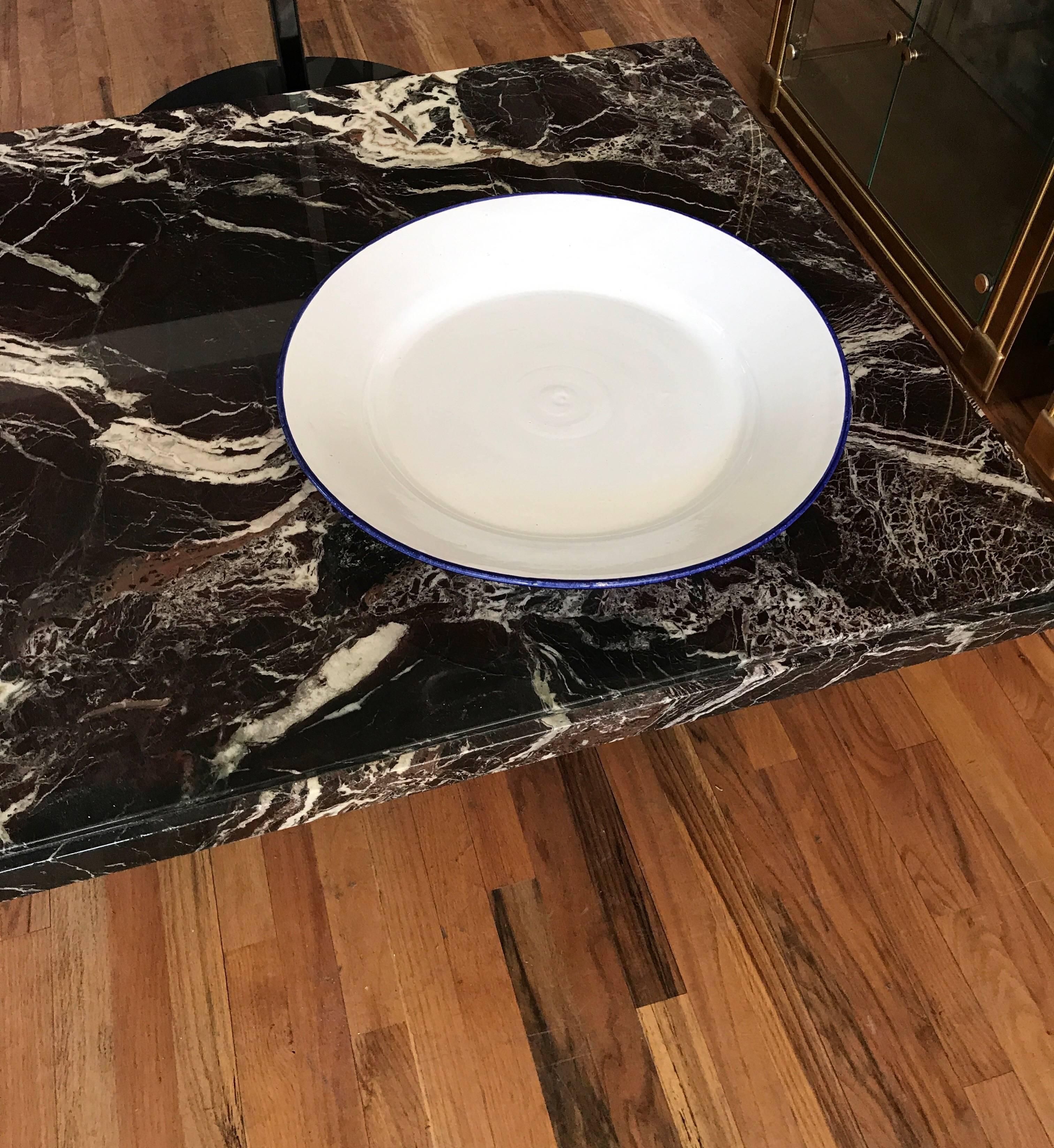 White ceramic large Italian faience charger. The handcrafted platter has a cobalt edge.
Fantastic decorative object with fantastic proportions. Wonderful as a centrepiece or as a large serveware.