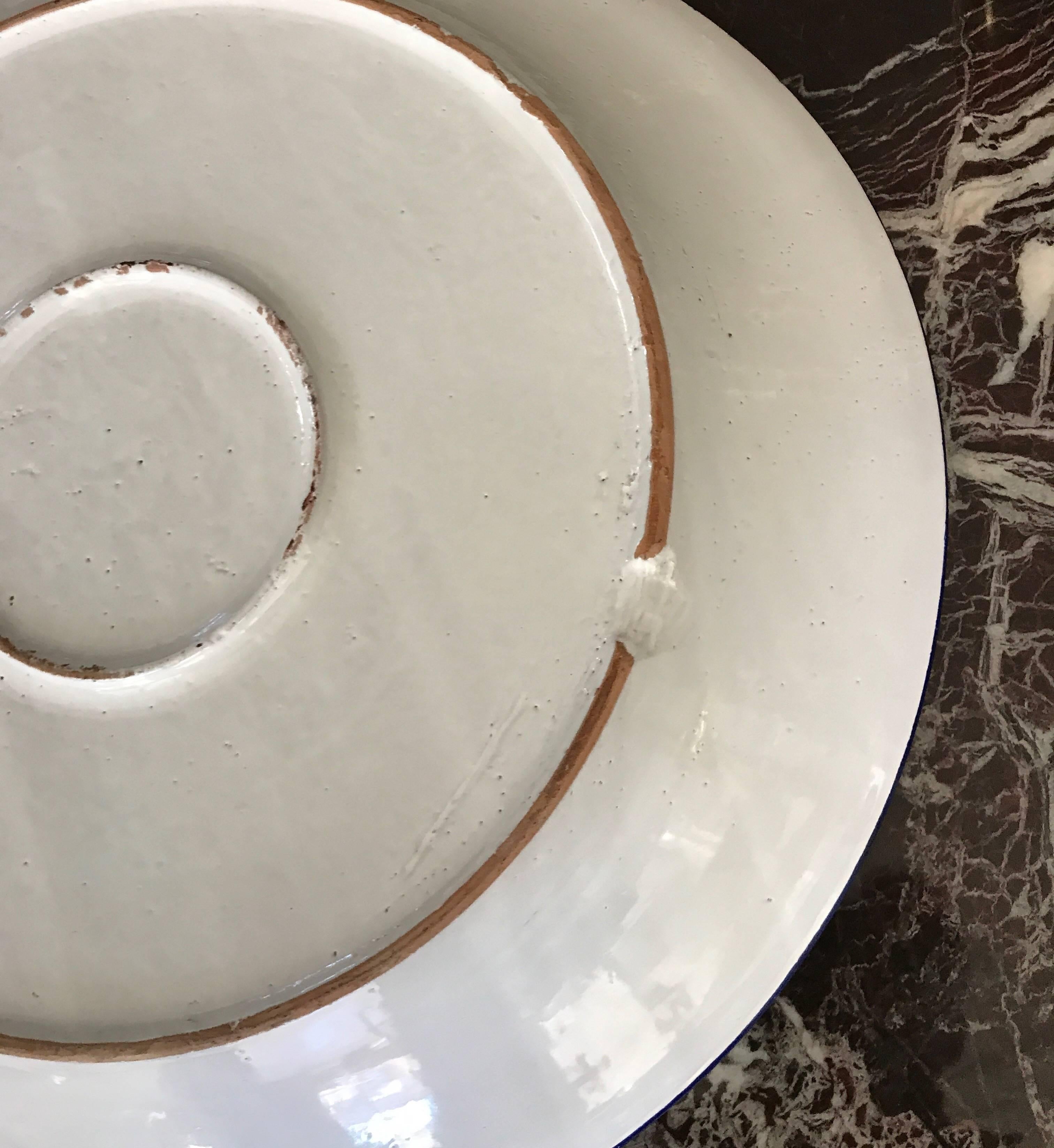 Large White Ceramic Italian Faience Charger Platter In Good Condition For Sale In Chicago, IL