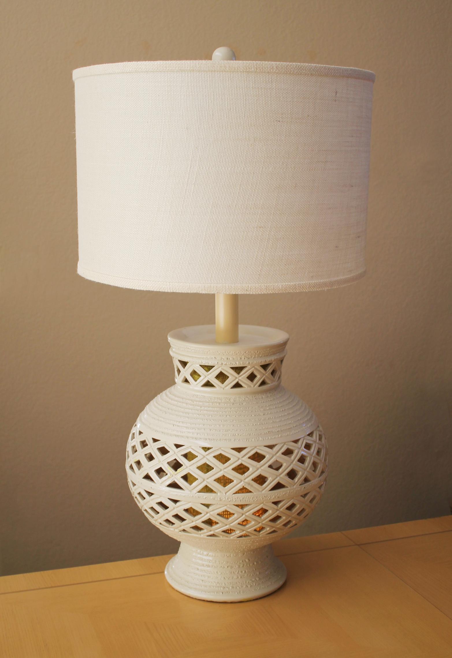 Magnificent!

White Table Lamp
Sculptured Pottery
Light up Base
Attributed to Raymor

Circa 1968

This sensational lamp is clean and neutral mid century!  Magnificent detail in the pottery providing a lattice design which reveals a second lamp shade