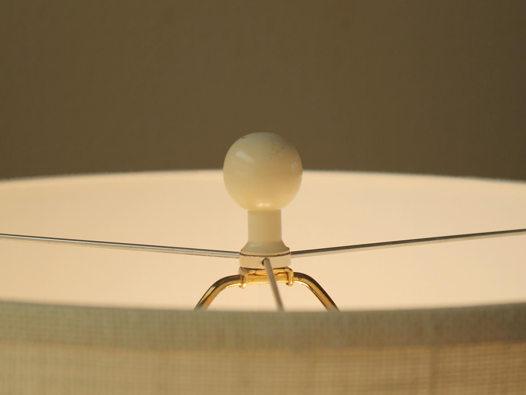 American Monumental White Raymor Pottery Table Lamp! 1960s Light up Base Neutral Decor For Sale