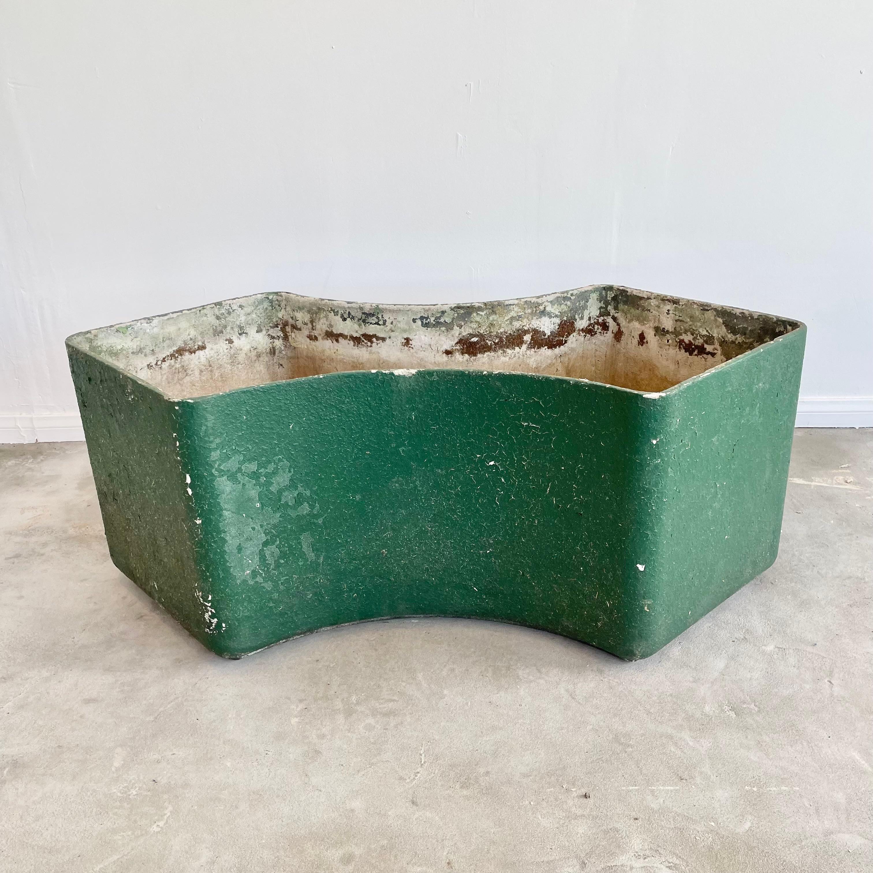 Oversized concrete trough planter by Swiss architect Willy Guhl. Stunning presence and design. Stretching an impressive 39