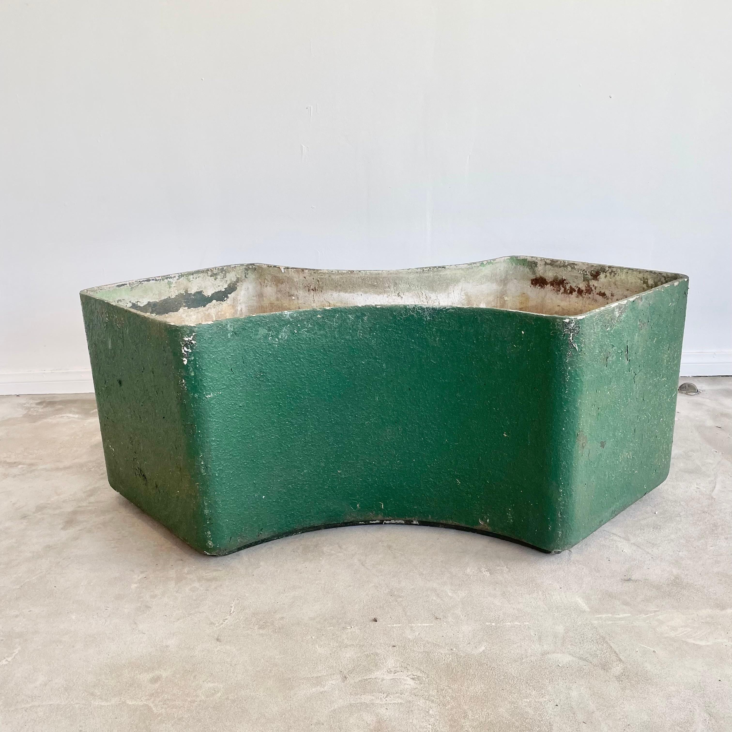 Monumental Willy Guhl Concrete Arrowhead Planter, 1960s, Switzerland In Good Condition For Sale In Los Angeles, CA