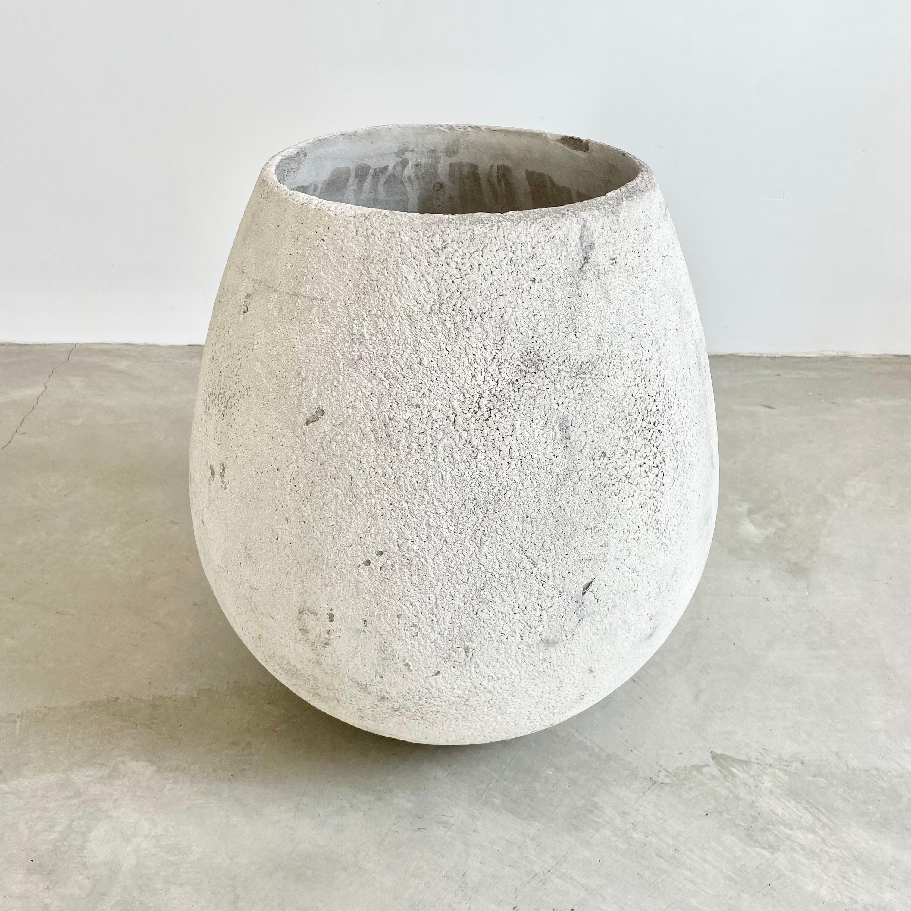 Monumental concrete dinosaur egg shaped planter by Willy Guhl. Rare model. Excellent bone and grey patina. Planter has a rough finish on the exterior giving it great texture and presence. Perfect simple lines on this piece give it a beautiful