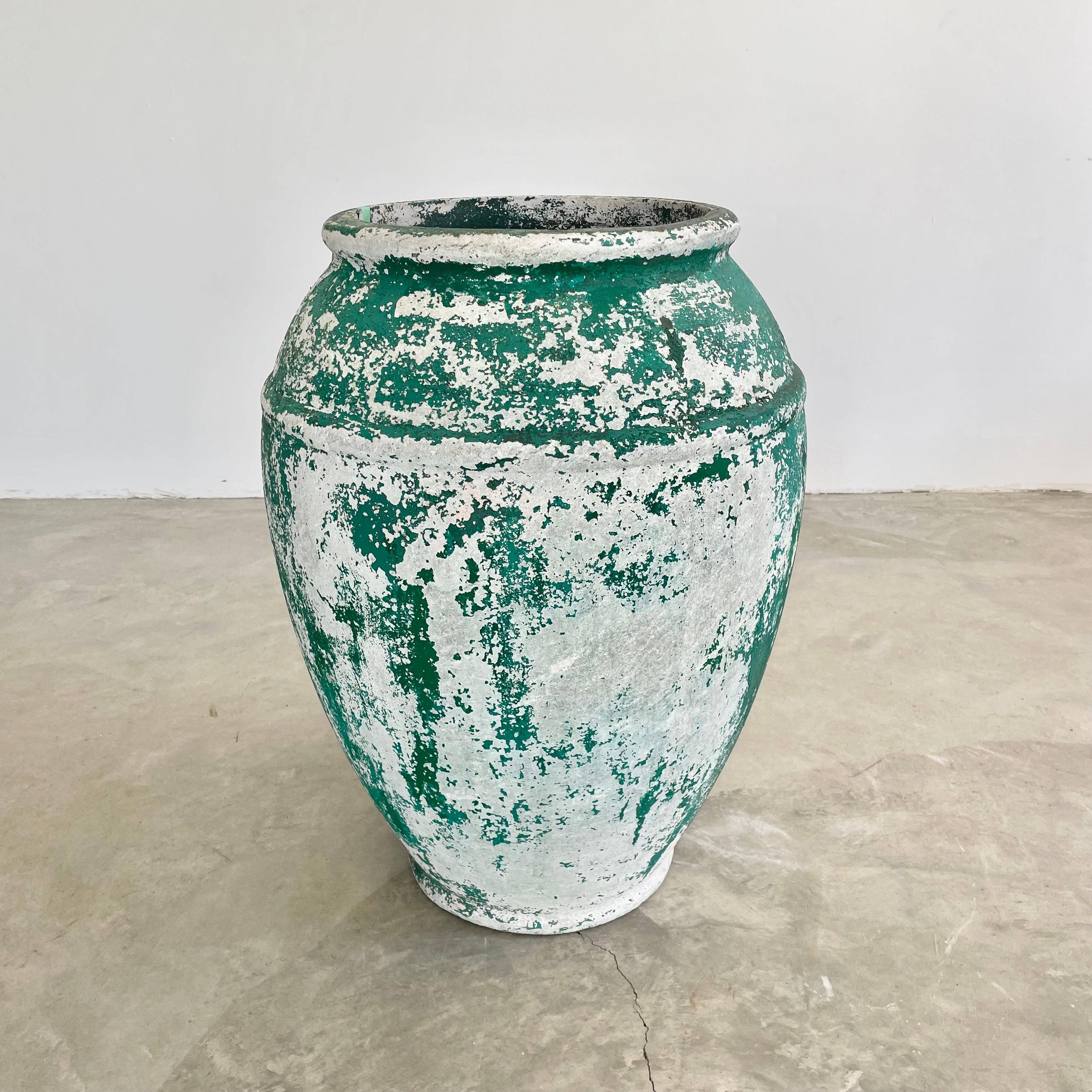 Rare and beautiful concrete urn designed by Swiss neo-functionalist and industrial design pioneer Willy Guhl for Eternit in Switzerland.

Painted green by a previous owner which has slowly weathered and patinaed through the passage of time