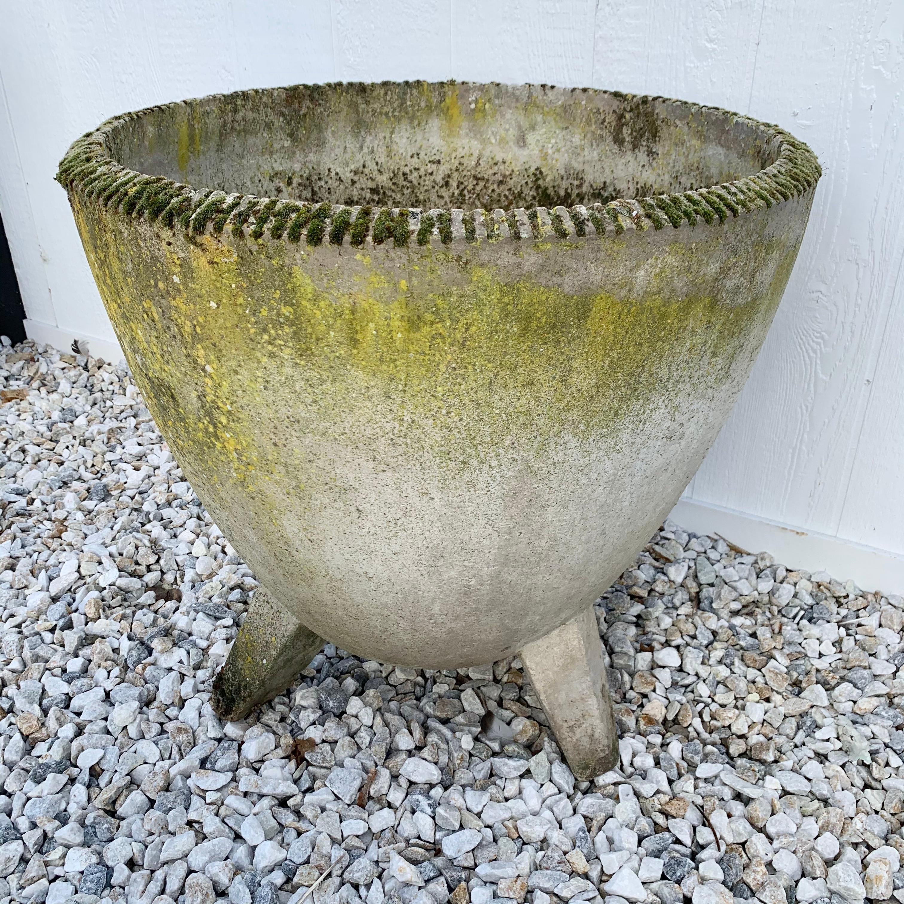 Monumental Willy Guhl Tripod Planters In Good Condition In Los Angeles, CA