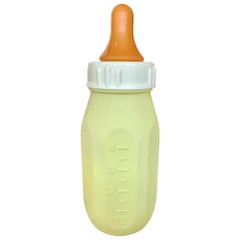 Bouteille pour bébé jaune monumentale