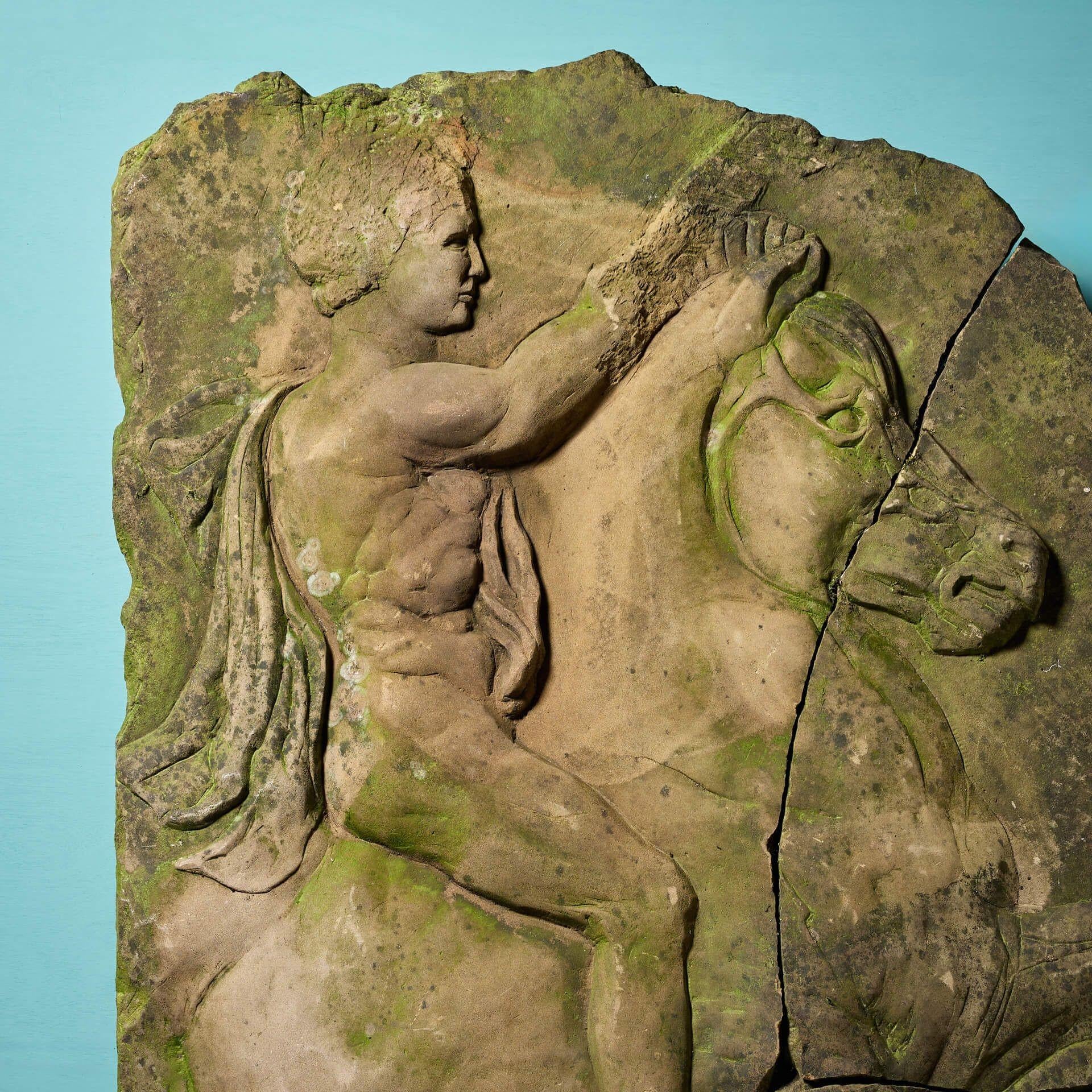 Escultura monumental en piedra de York según el Friso del Partenón Inglés en venta