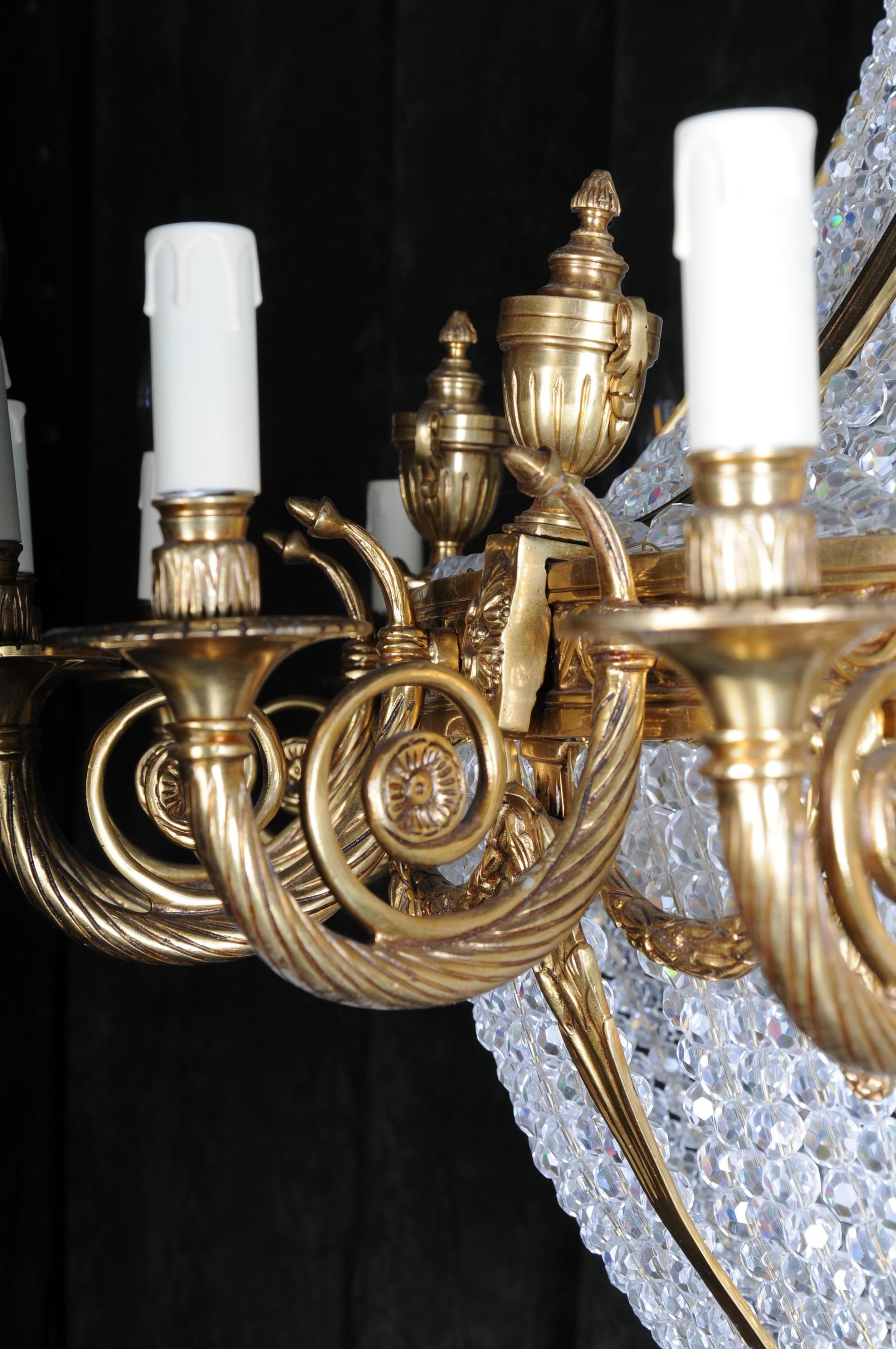 Ottone Monumentale e nobile lampadario a soffitto in stile Louis Seize in vendita