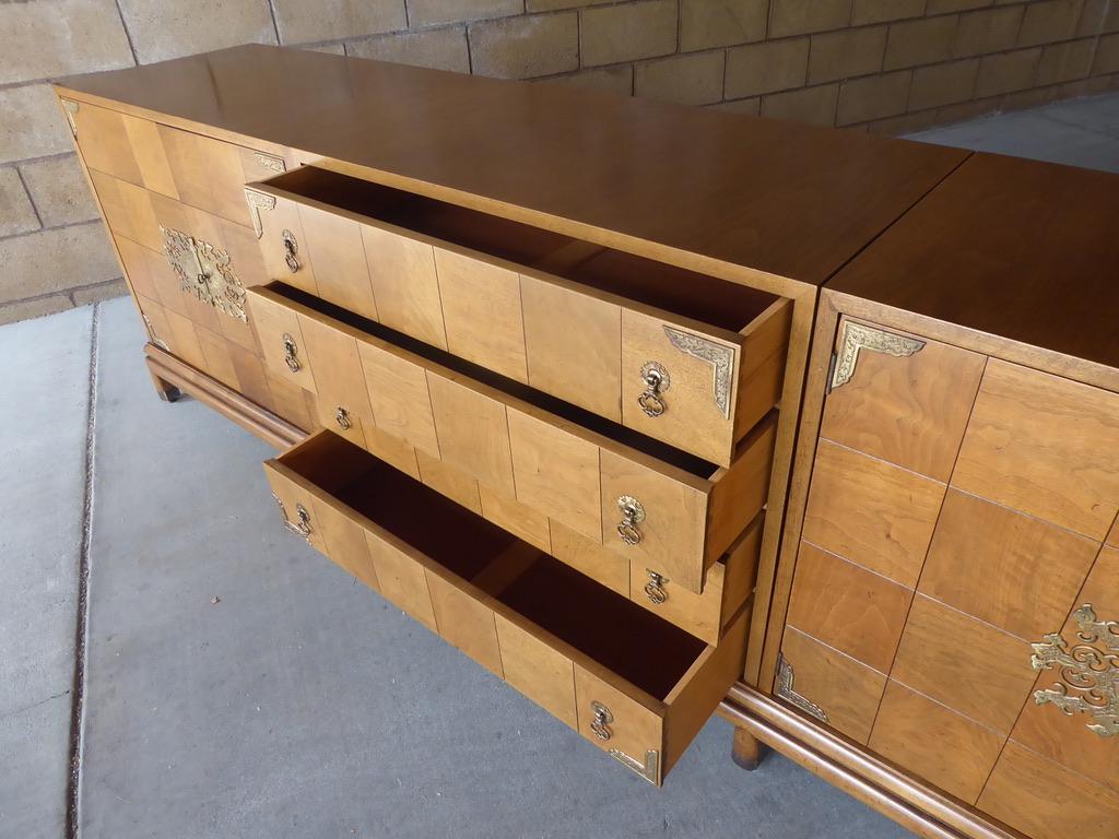 Monumentally Scaled Midcentury Credenza Designed by Renzo Rutili, circa 1960 For Sale 9