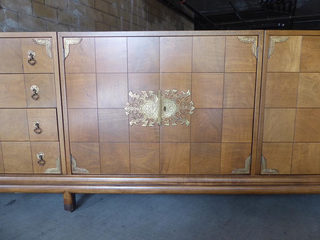 Monumentally Scaled Midcentury Credenza Designed by Renzo Rutili, circa 1960 For Sale 2