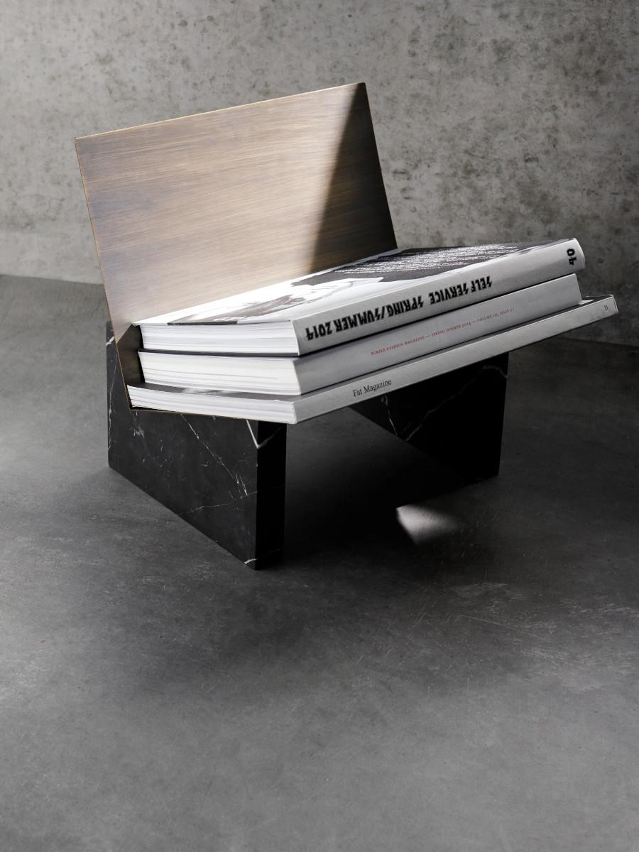 Monuments-Zeitschriftenhalter, schwarz, entworfen von Dubokk (Skandinavische Moderne) im Angebot