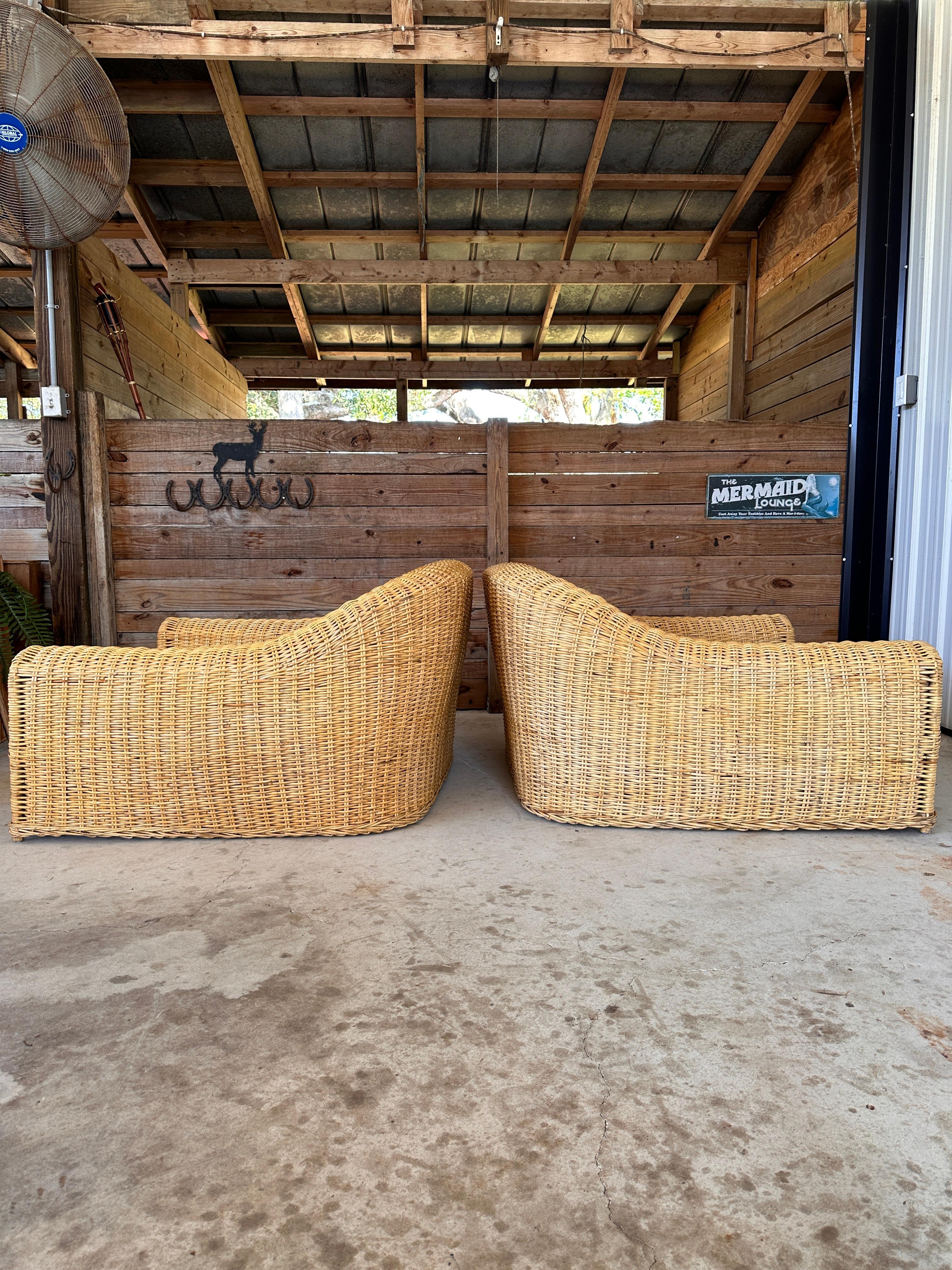 These iconic 1980’s “Jennifer” lounge chairs by Michael Taylor showcase a monumental design with a tightly woven rattan frame in a natural finish.
Known for their bold, sculptural forms and casual elegance, these chairs are perfect for adding a