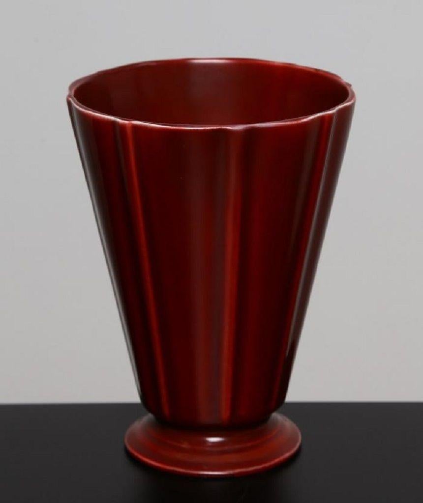Monza 9 vase is a ceramic vase designed by Guido Andlovitz (Trieste, 1900 - Grado, 1971) and manufactured by Società Ceramica Italiana Laveno.

Refined vase model 'Monza 9' in glazed casting ceramic. 

Realized for the Monza Biennial of 1925.